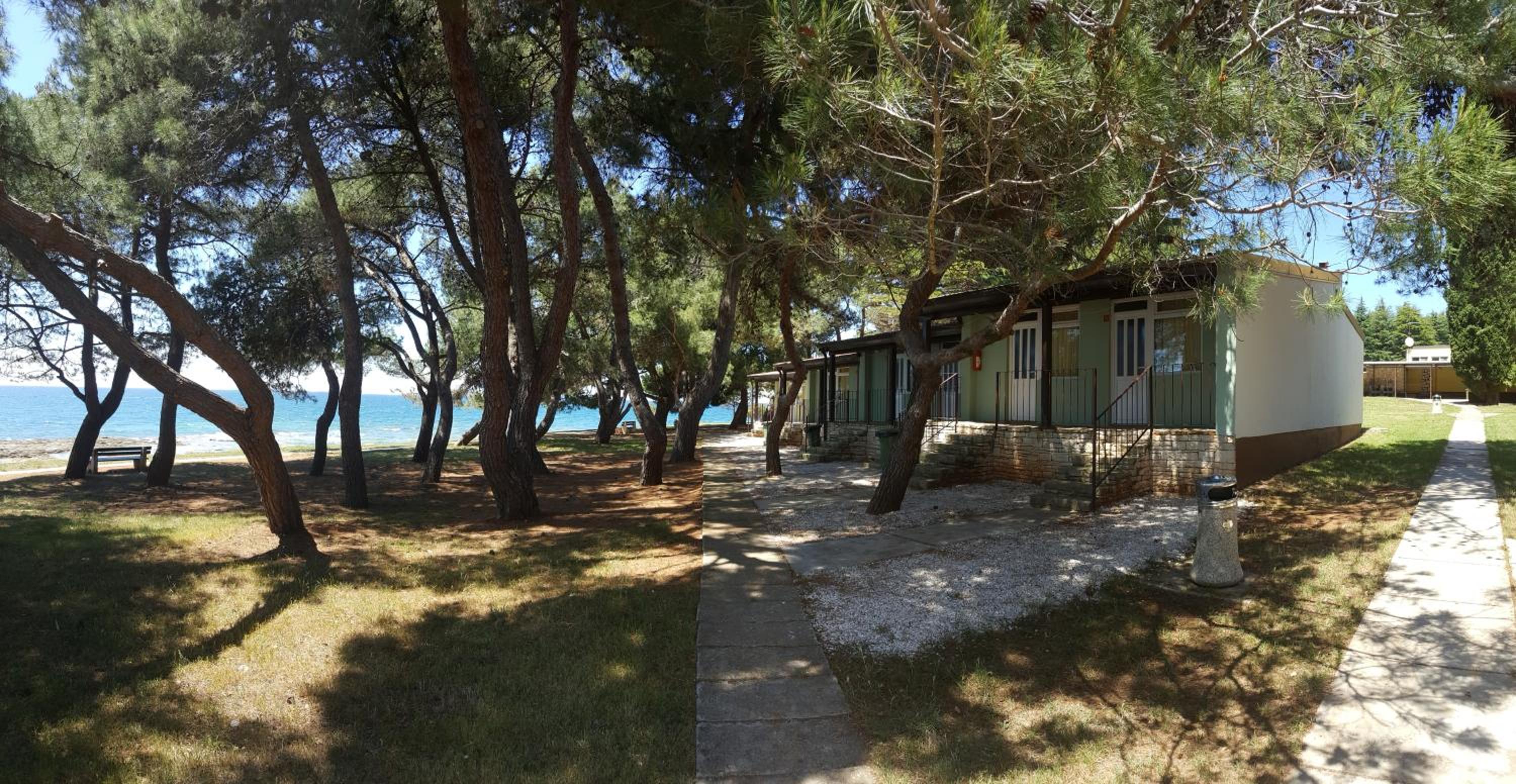Bungalow - Water Front  - Photo 16