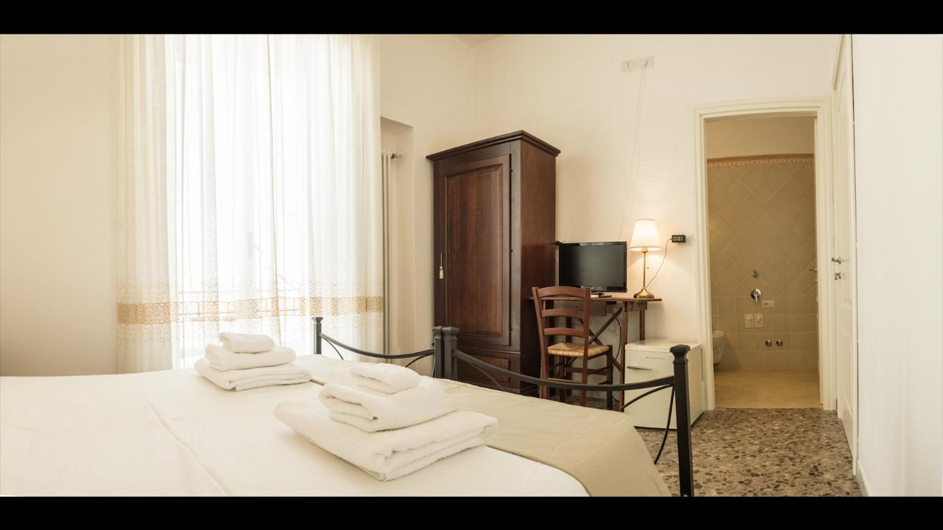Double Room - Photo 6