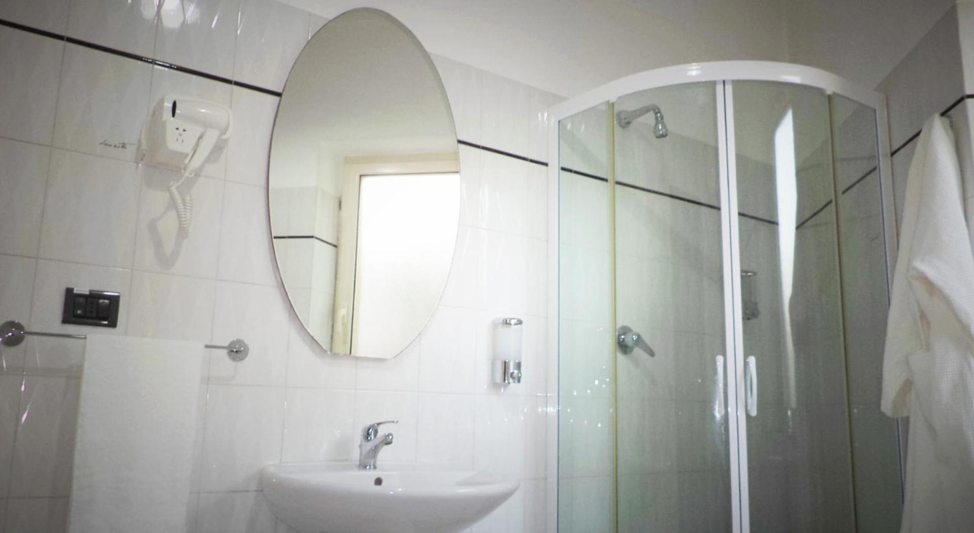 Double Room with Private External Bathroom photo 2