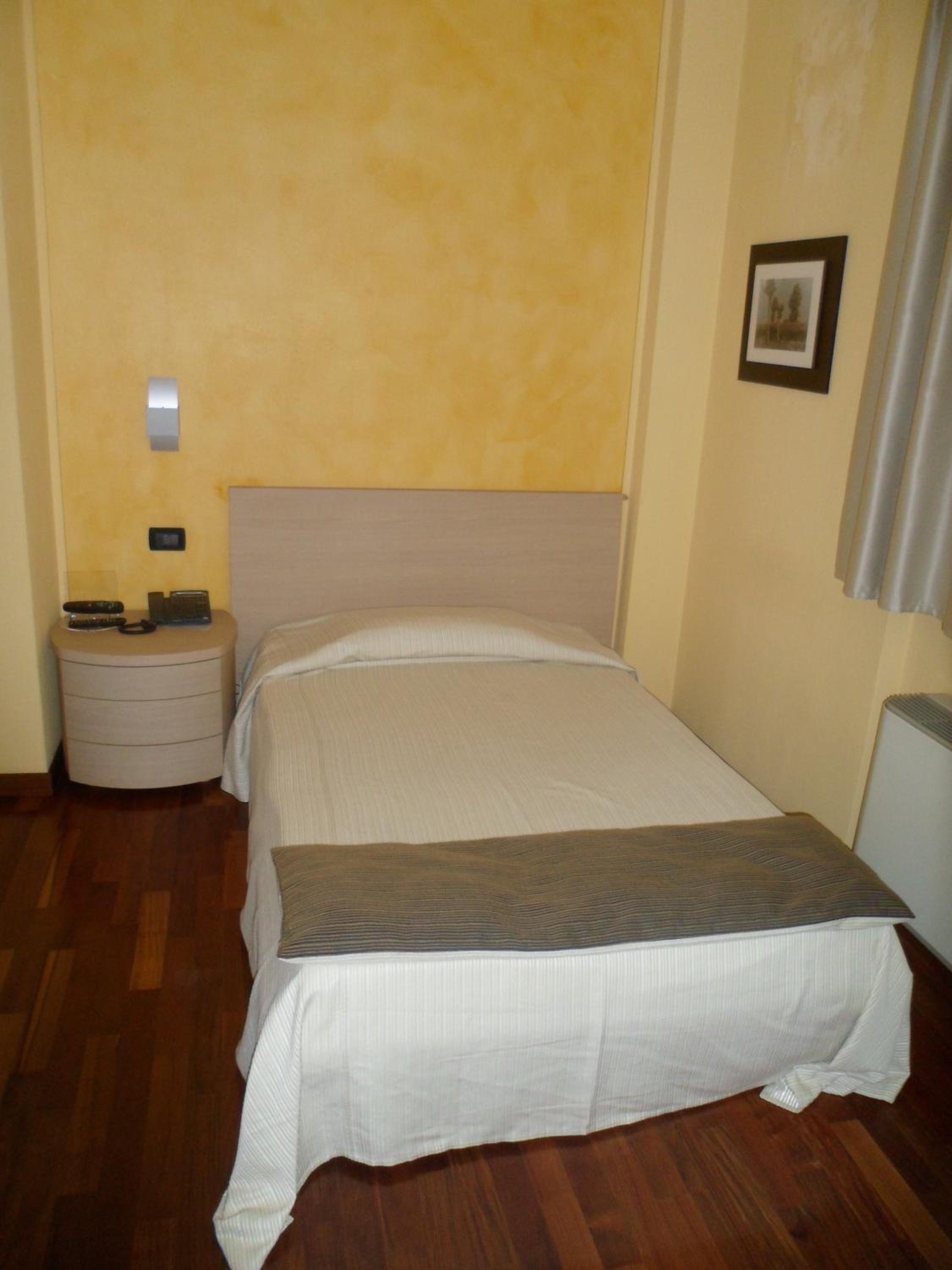 Single Room photo 3