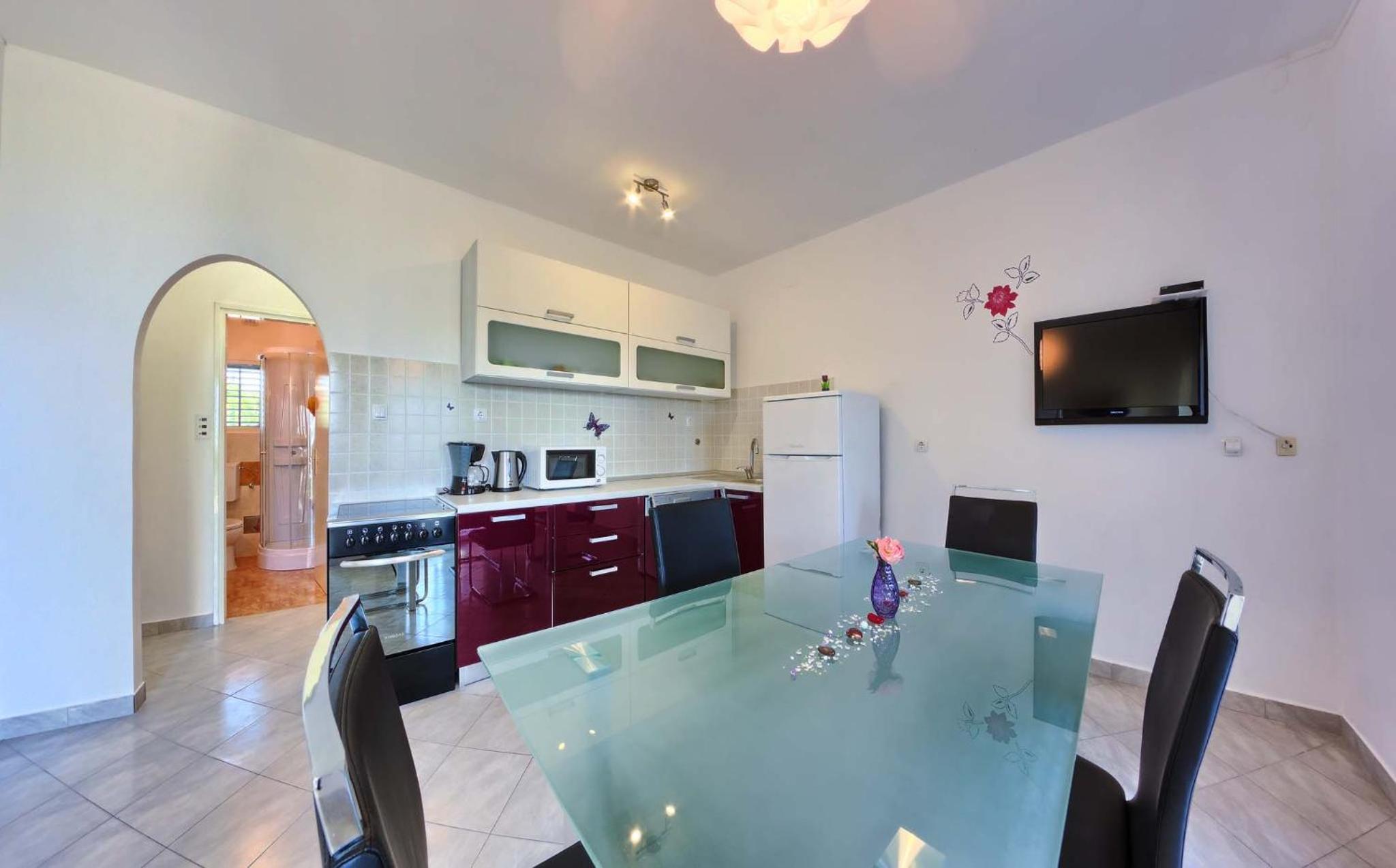 Two-Bedroom Apartment with Terrace and Garden View photo 3