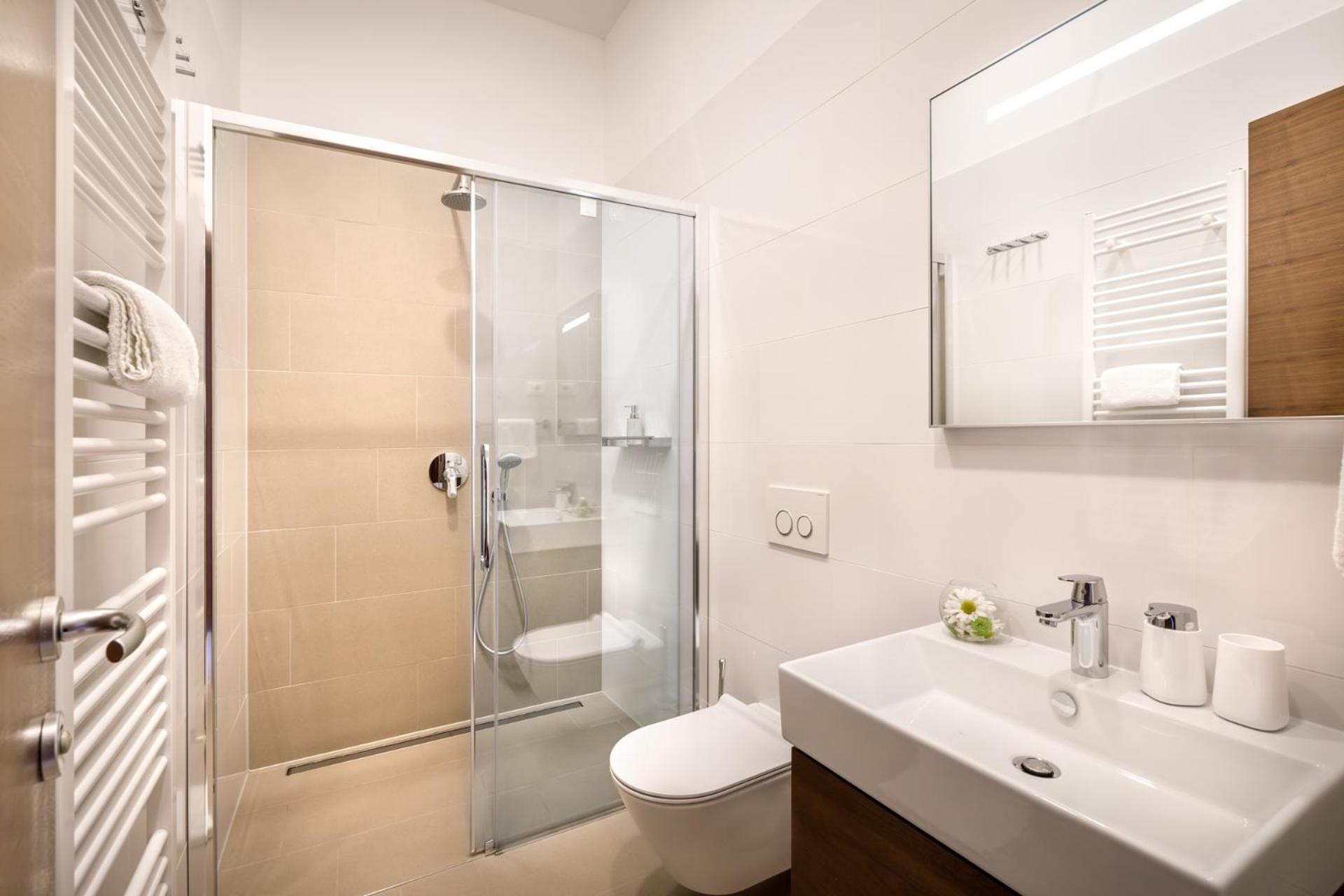 One-Bedroom Apartment - Photo 12