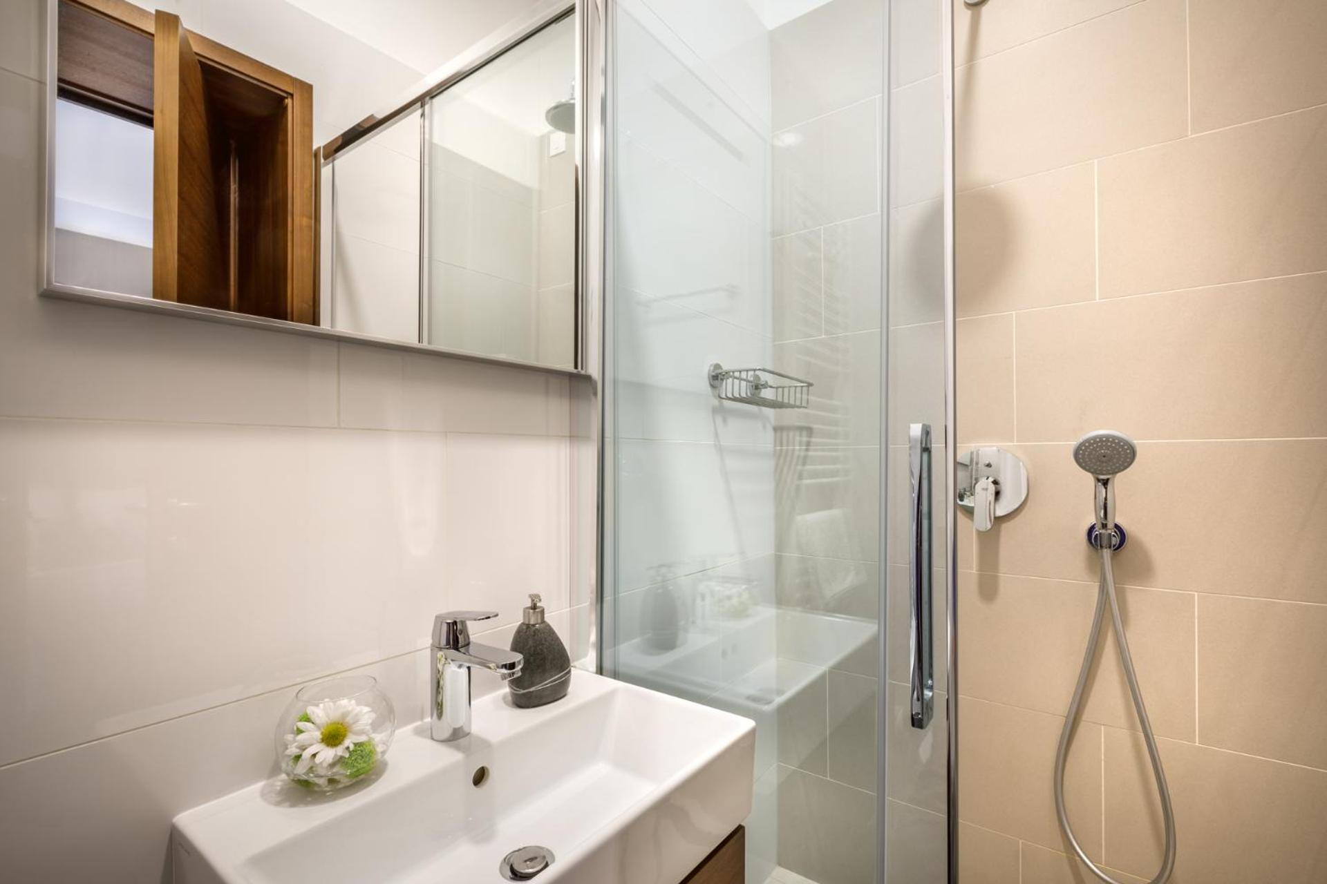 Two-Bedroom Apartment with Balcony - Photo 14