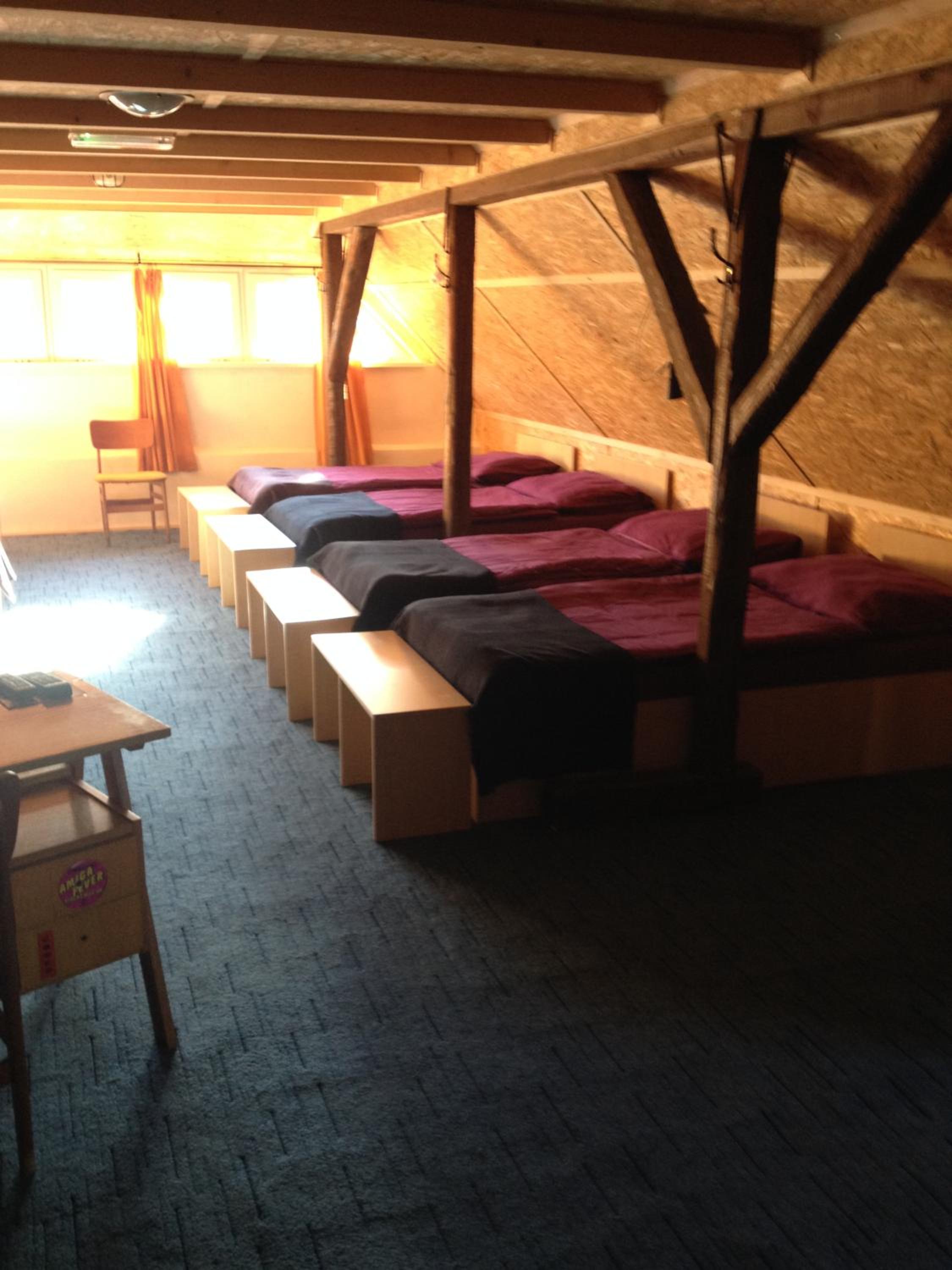 6-Bed Mixed Dormitory Room photo 3