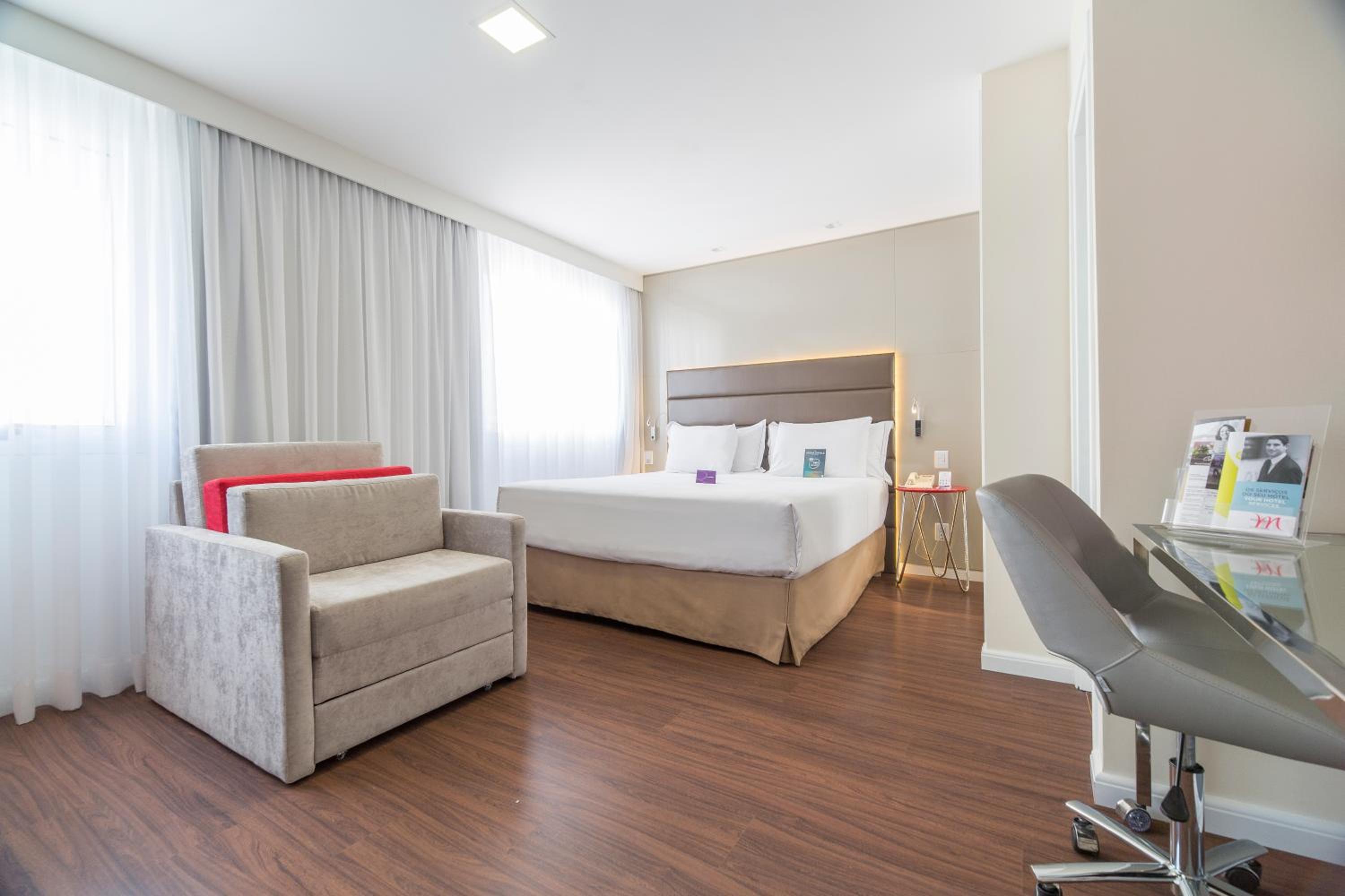 Junior Queen Suite with Sofa Bed and City View - Photo 1