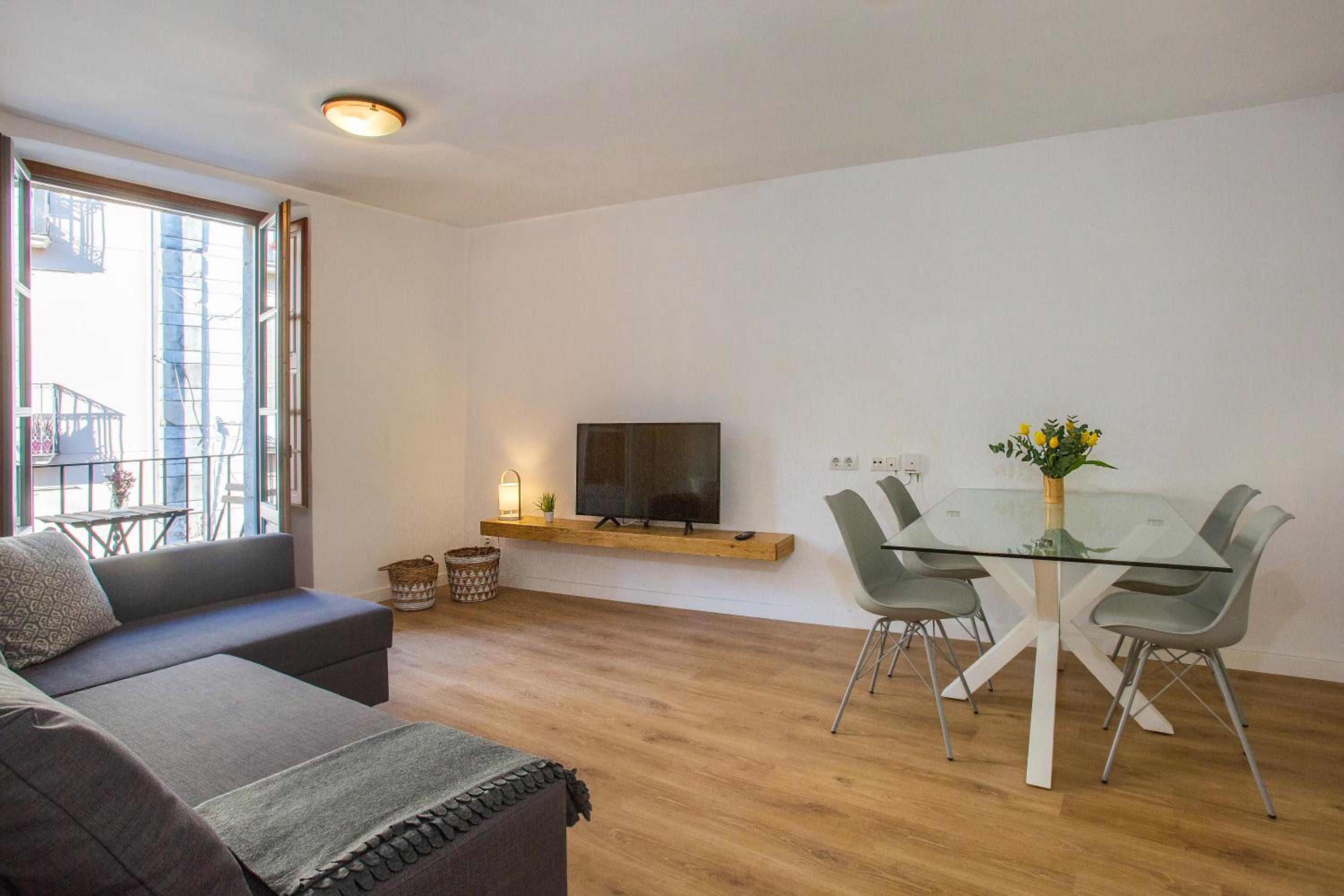 Apartamento con Balcón