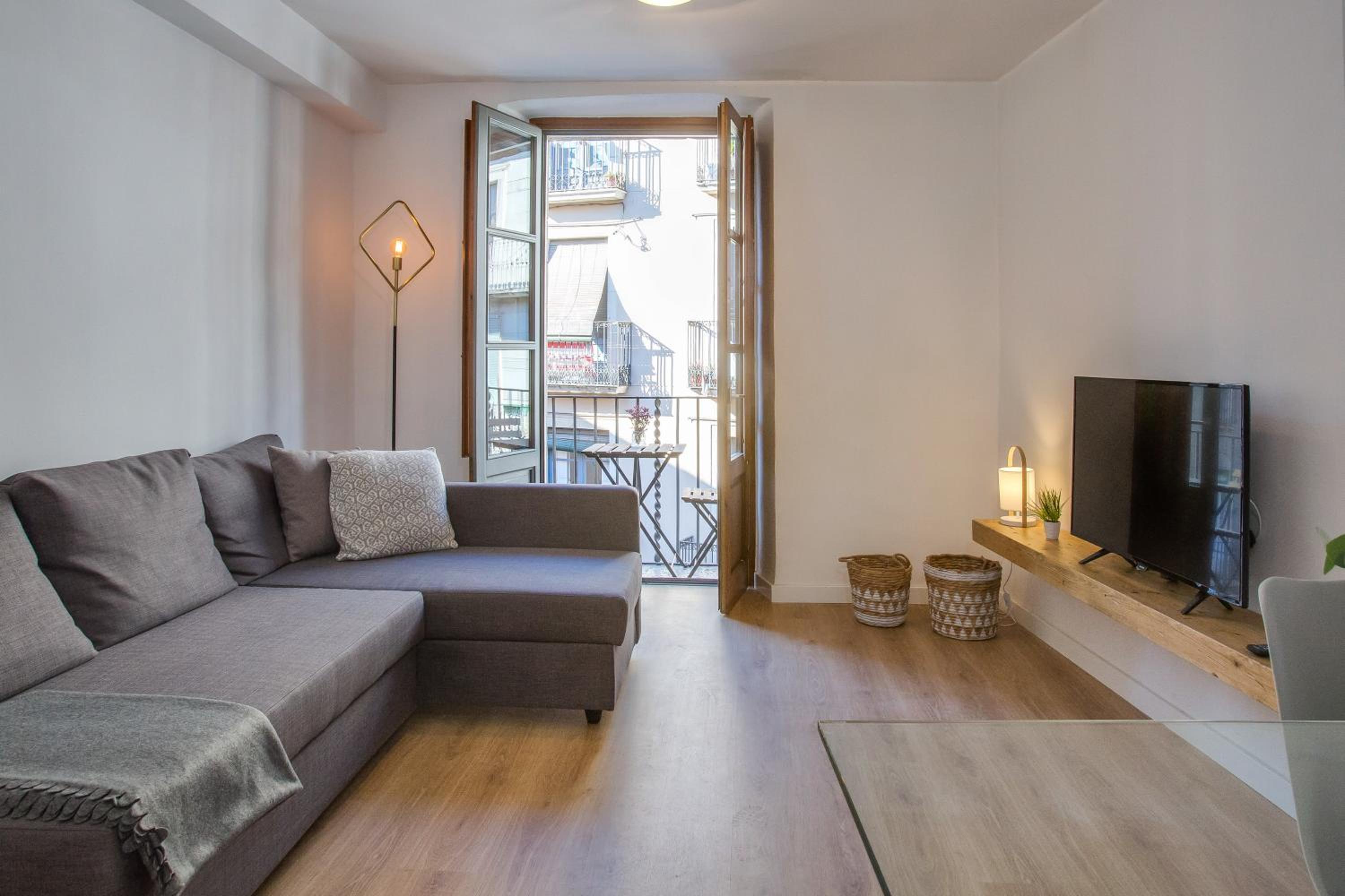 Apartment with Balcony photo 2