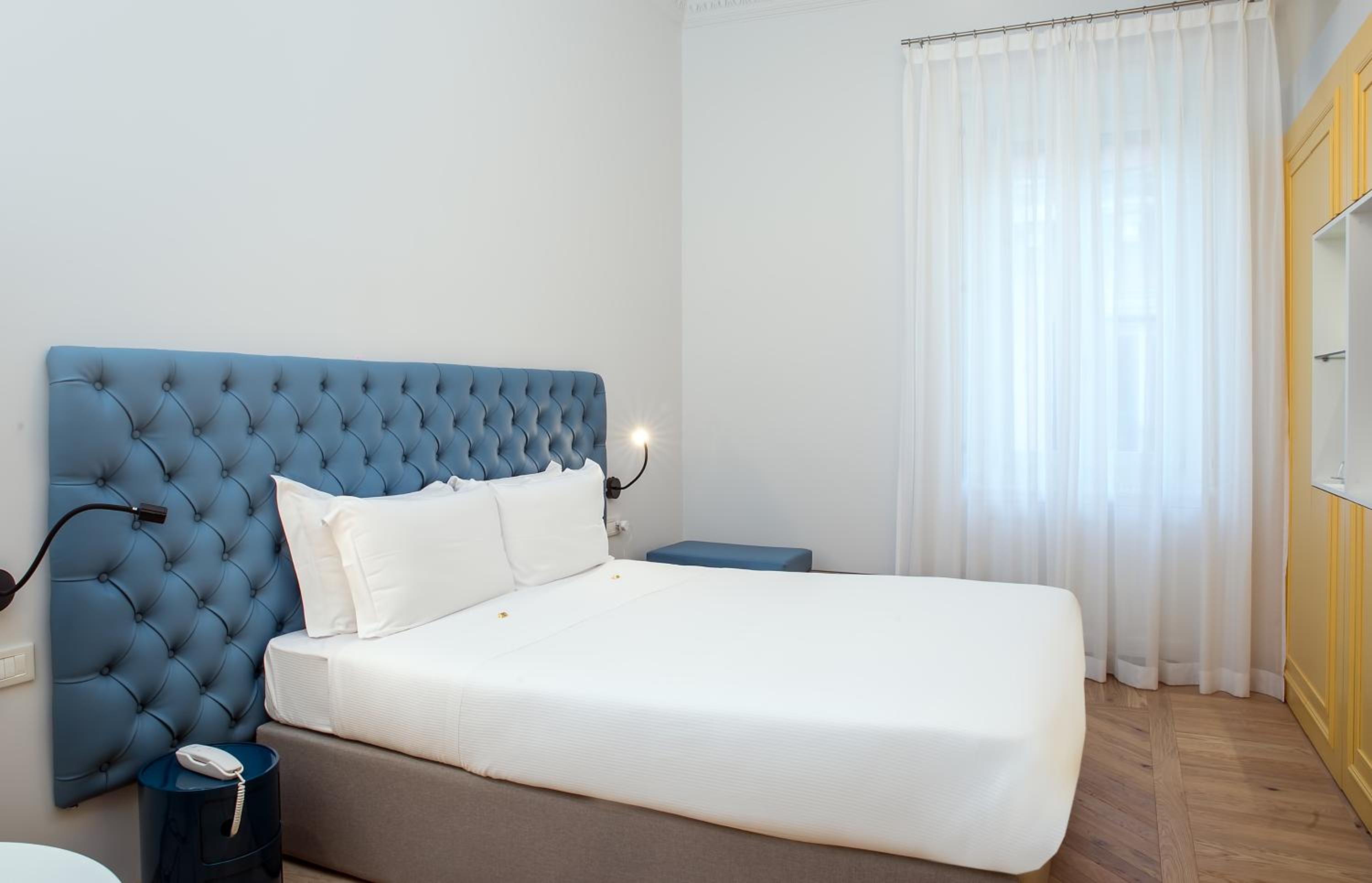 Deluxe Double or Twin Room thumbnail 6