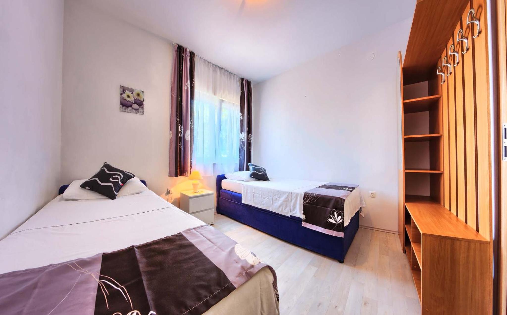 Comfort Two-Bedroom Apartment with Terrace and Garden View photo 3