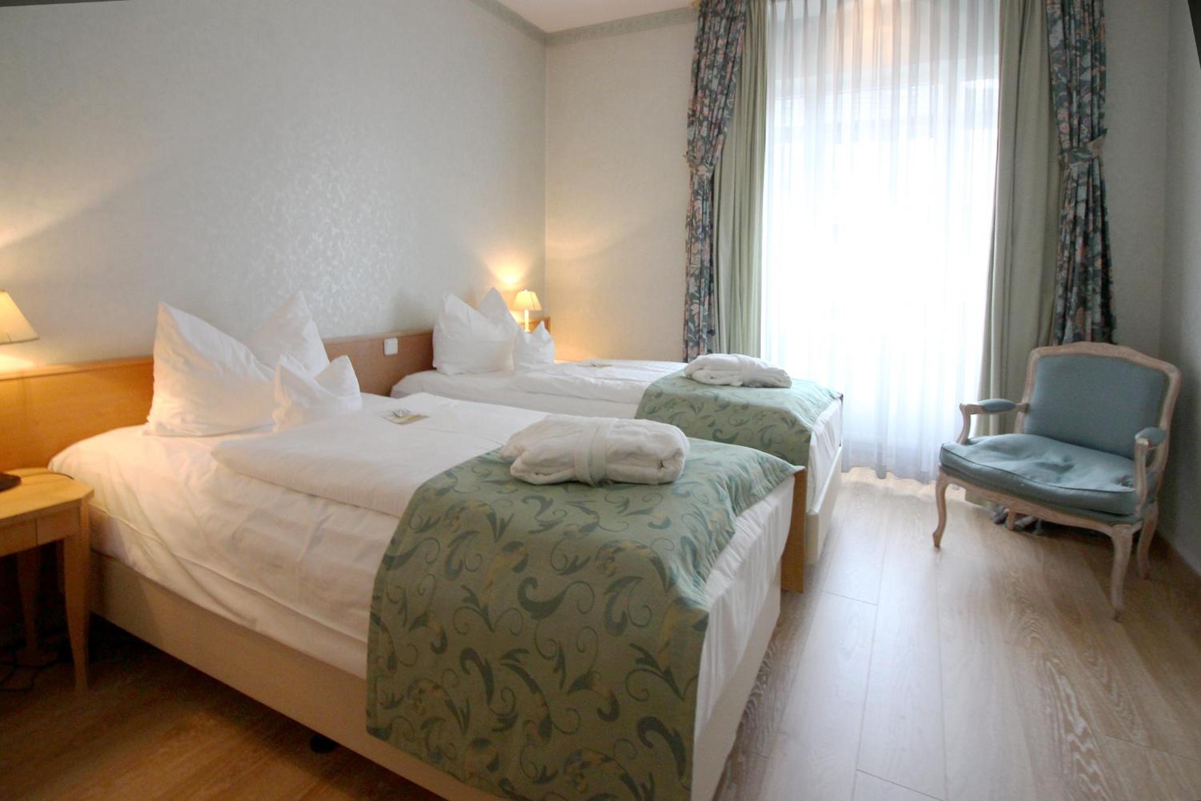 Twin Room - Photo 2