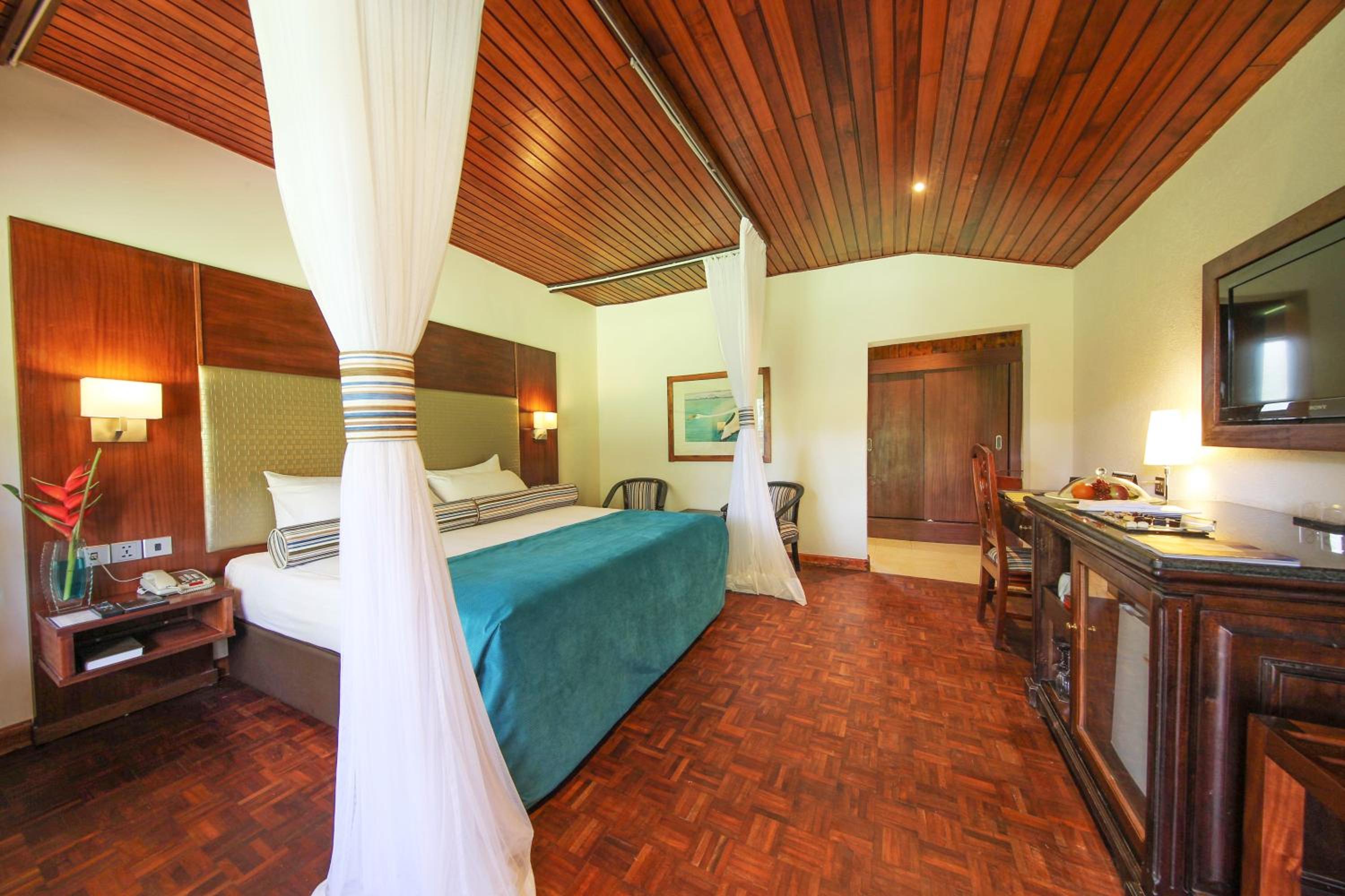 Executive Suite - Photo 4