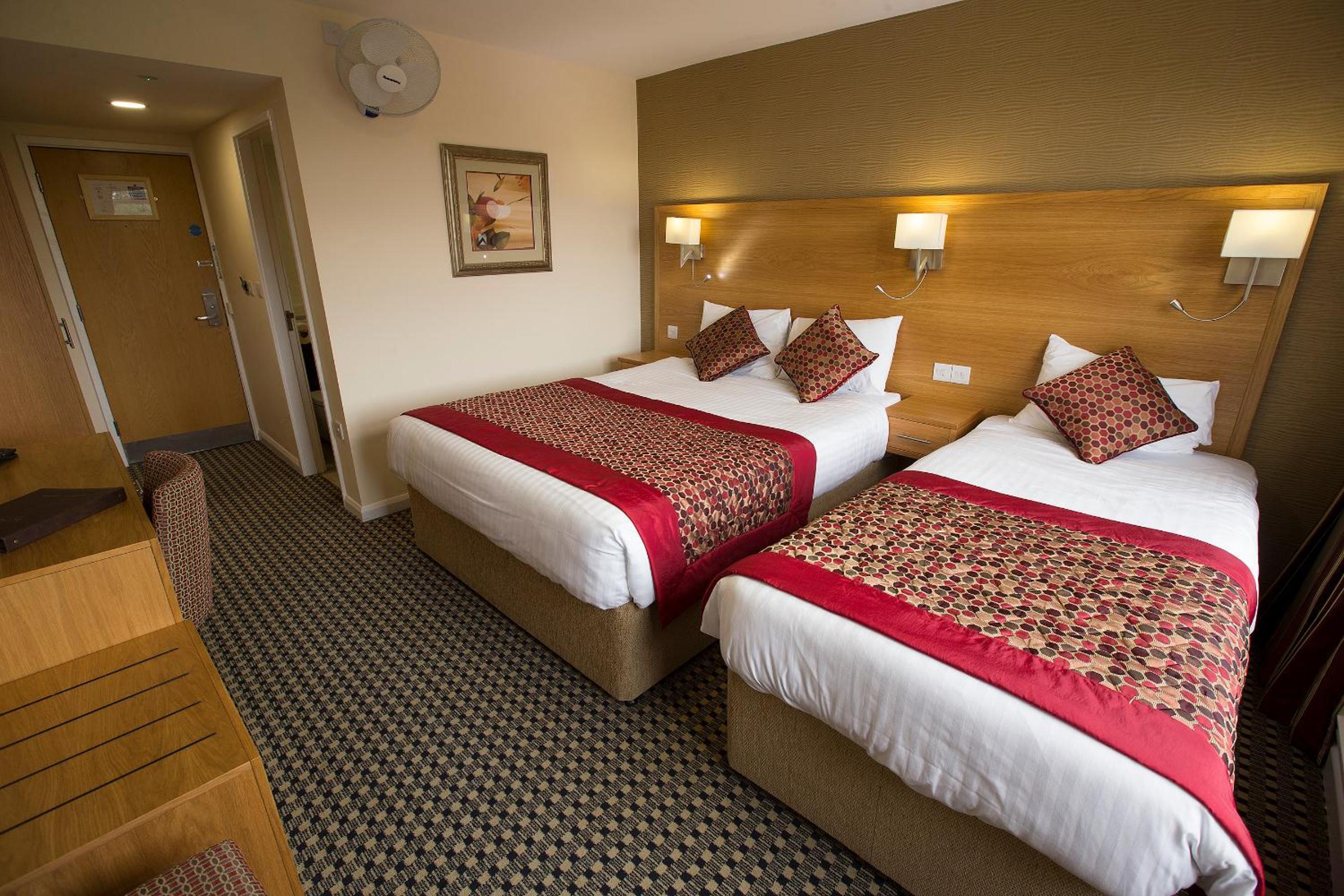 King Room With Twin Beds - Non-Smoking - Photo 7