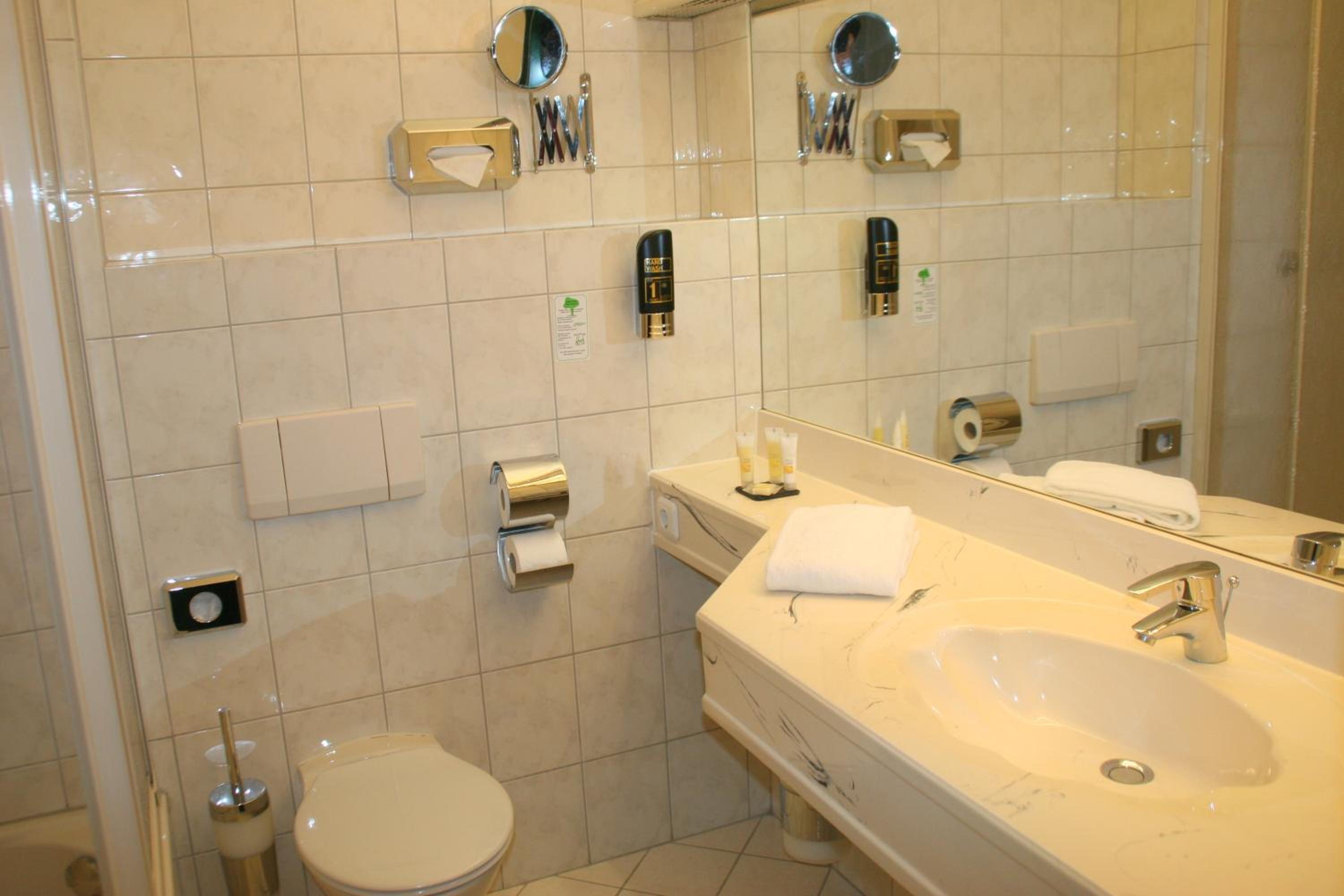 Comfort Queen Room photo 3