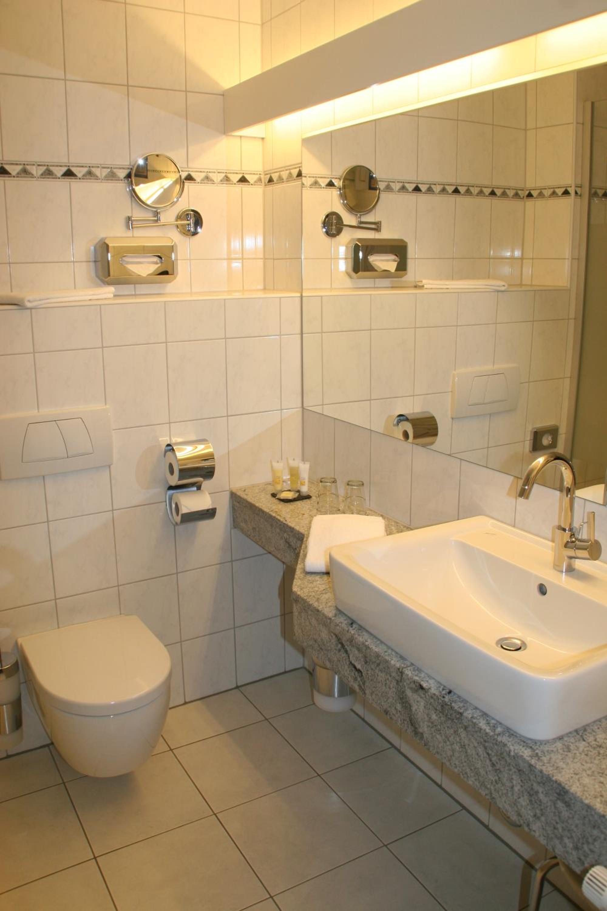 Superior Twin Room with Balcony photo 3