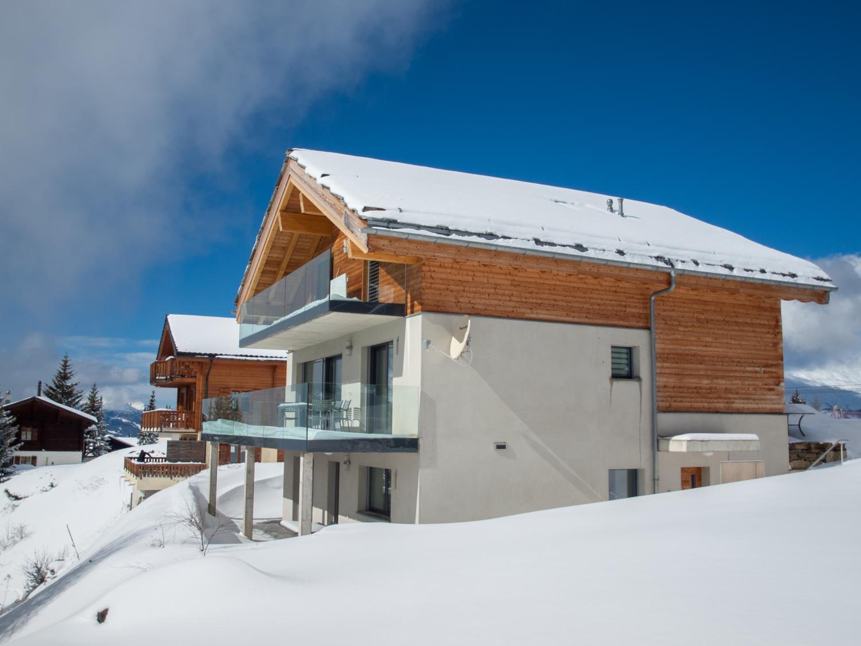 Apartment with Mountain View photo 2