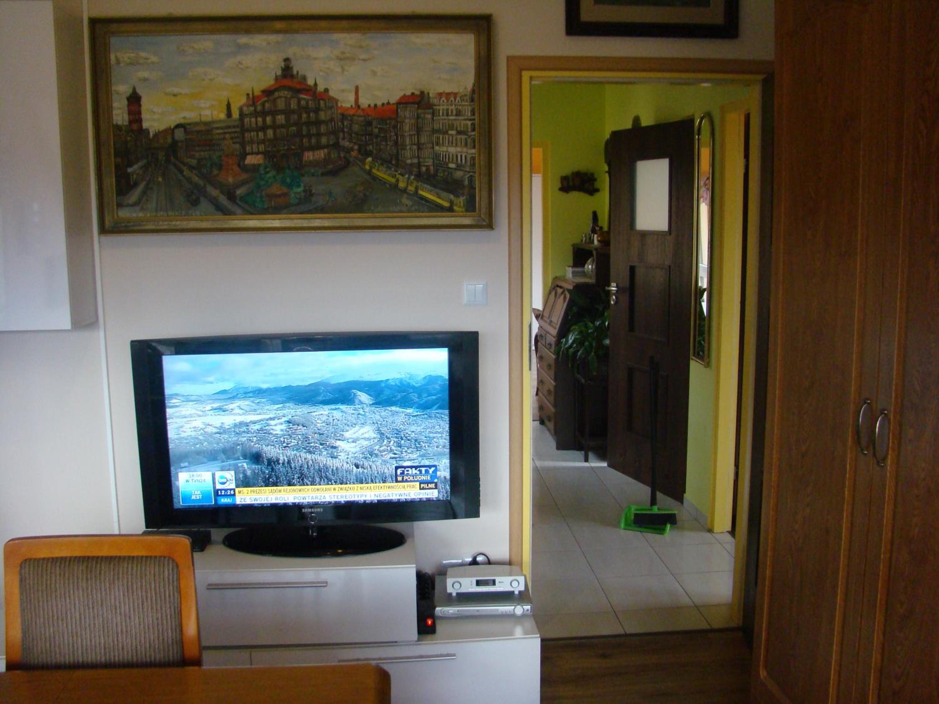 Three-Bedroom Apartment - Photo 3
