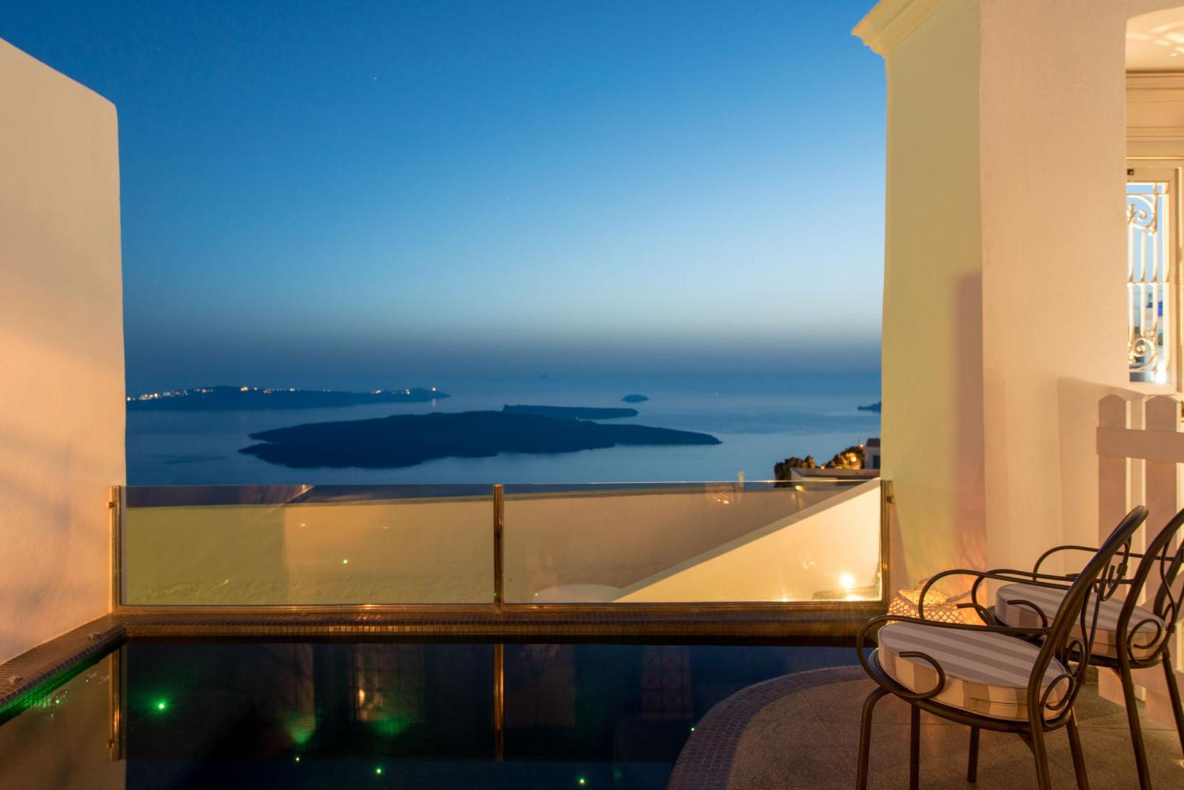 King Suite with Plunge Pool and Caldera View - Photo 2