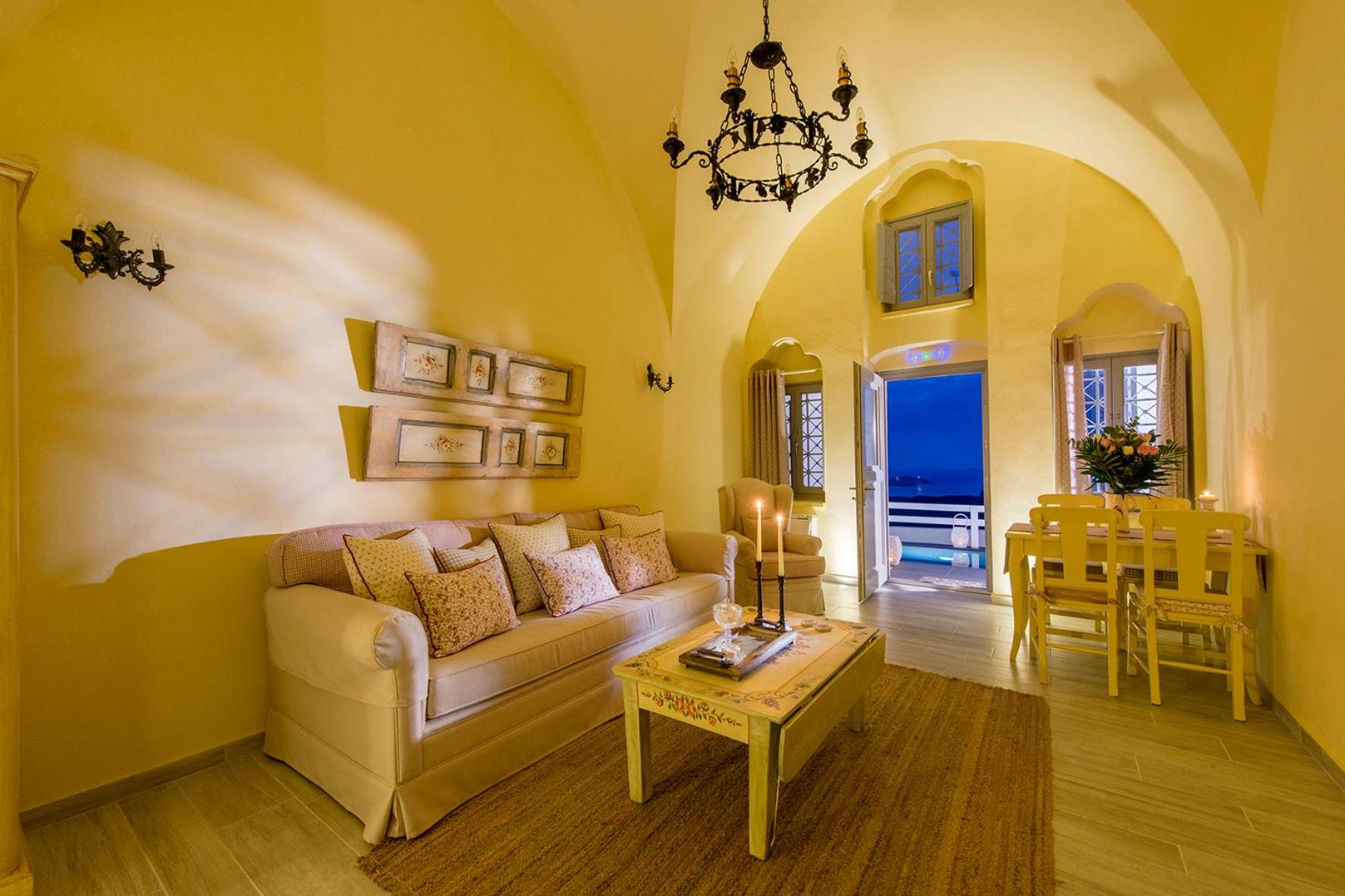 King Suite with Plunge Pool and Caldera View - Photo 15