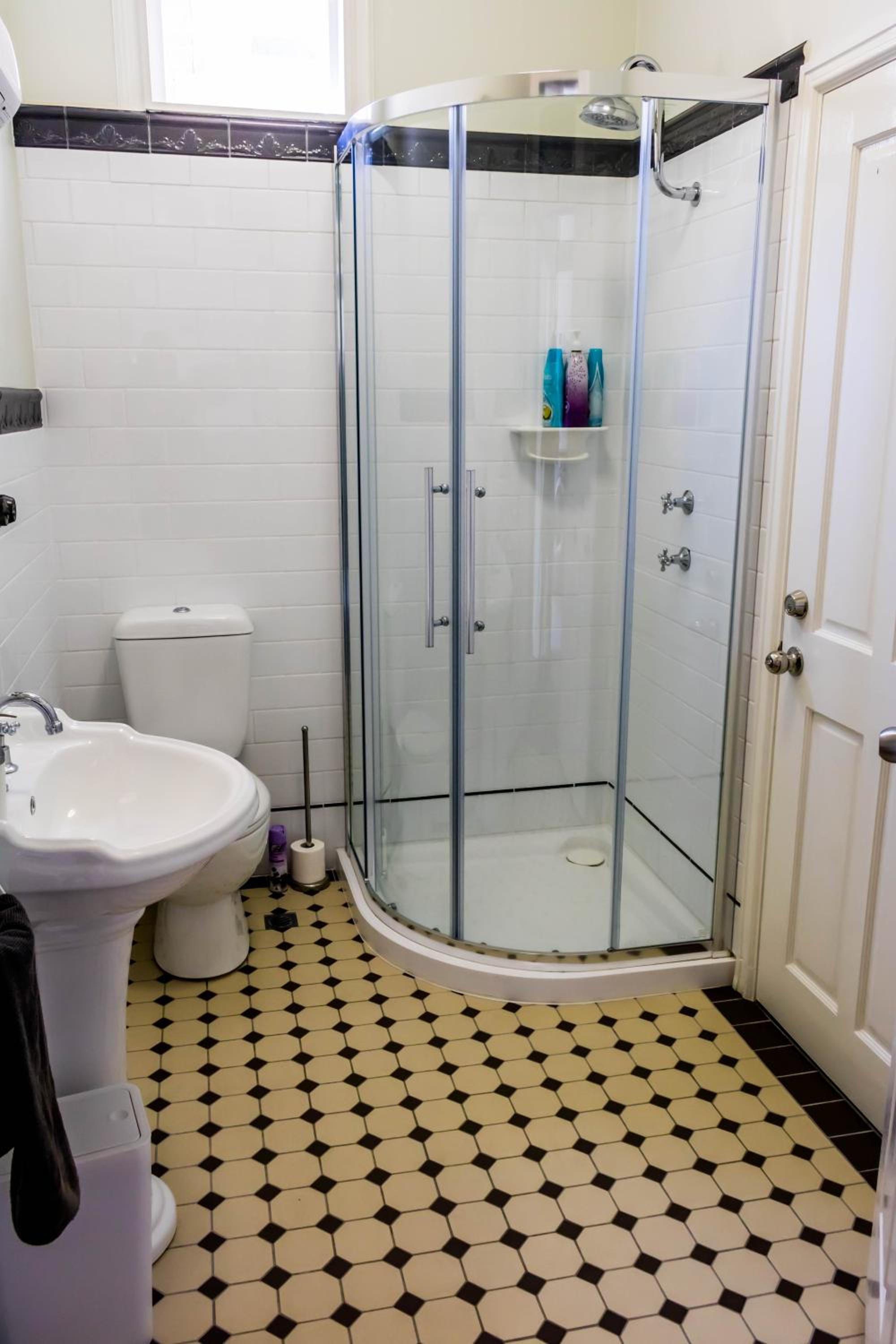 Jocelyn Queen Room photo 2