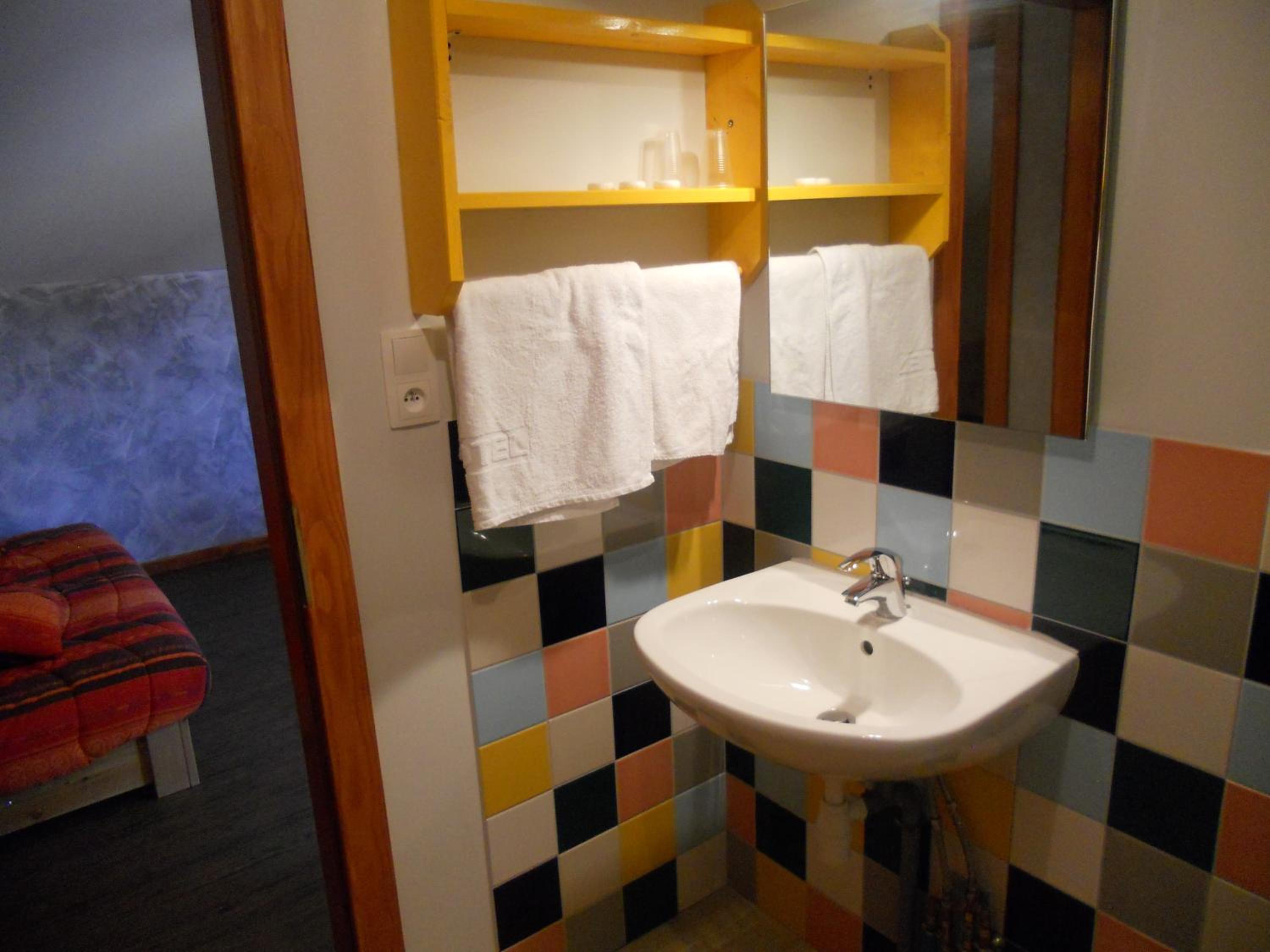 Standard Suite - Photo 6