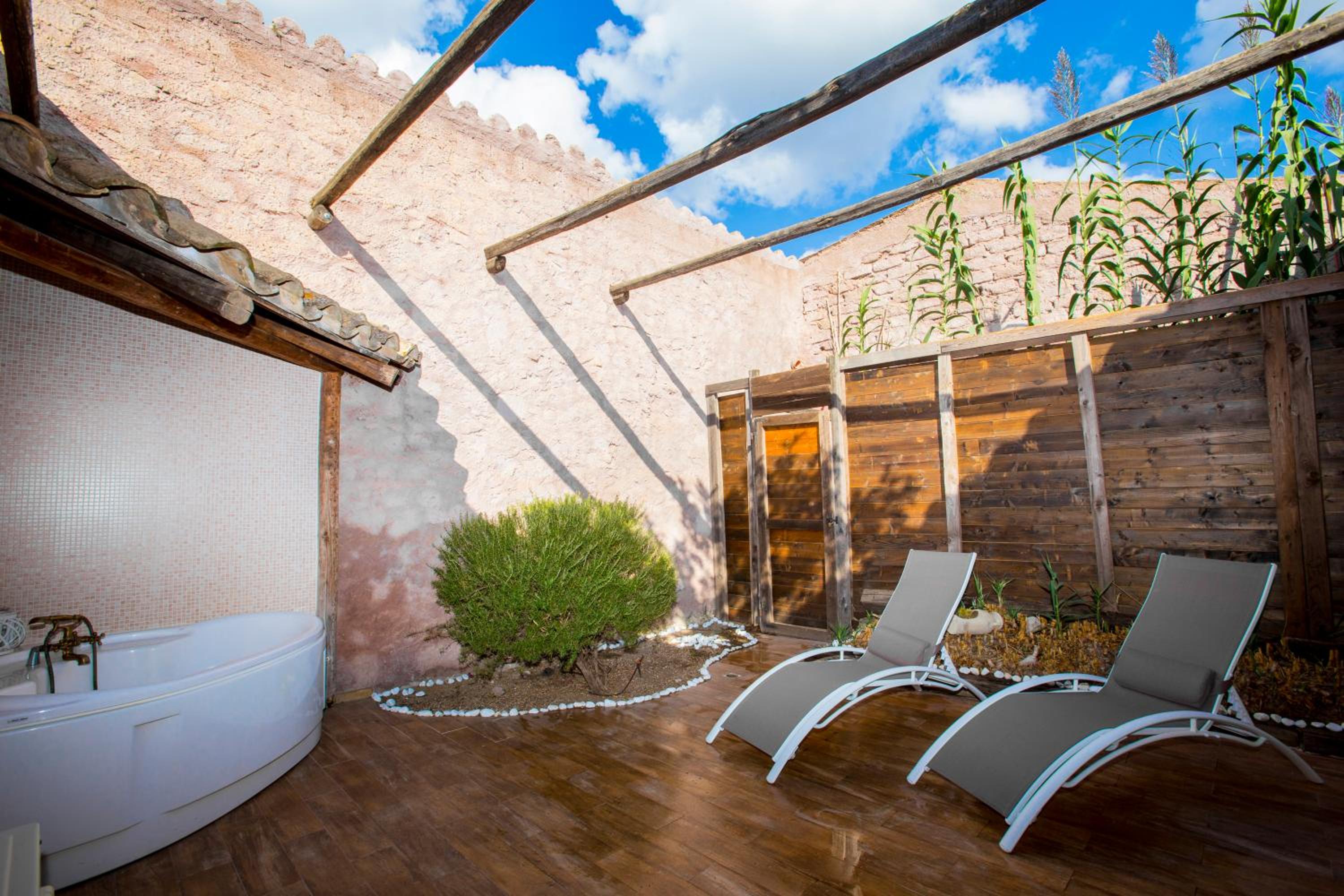 Suite - Photo 4