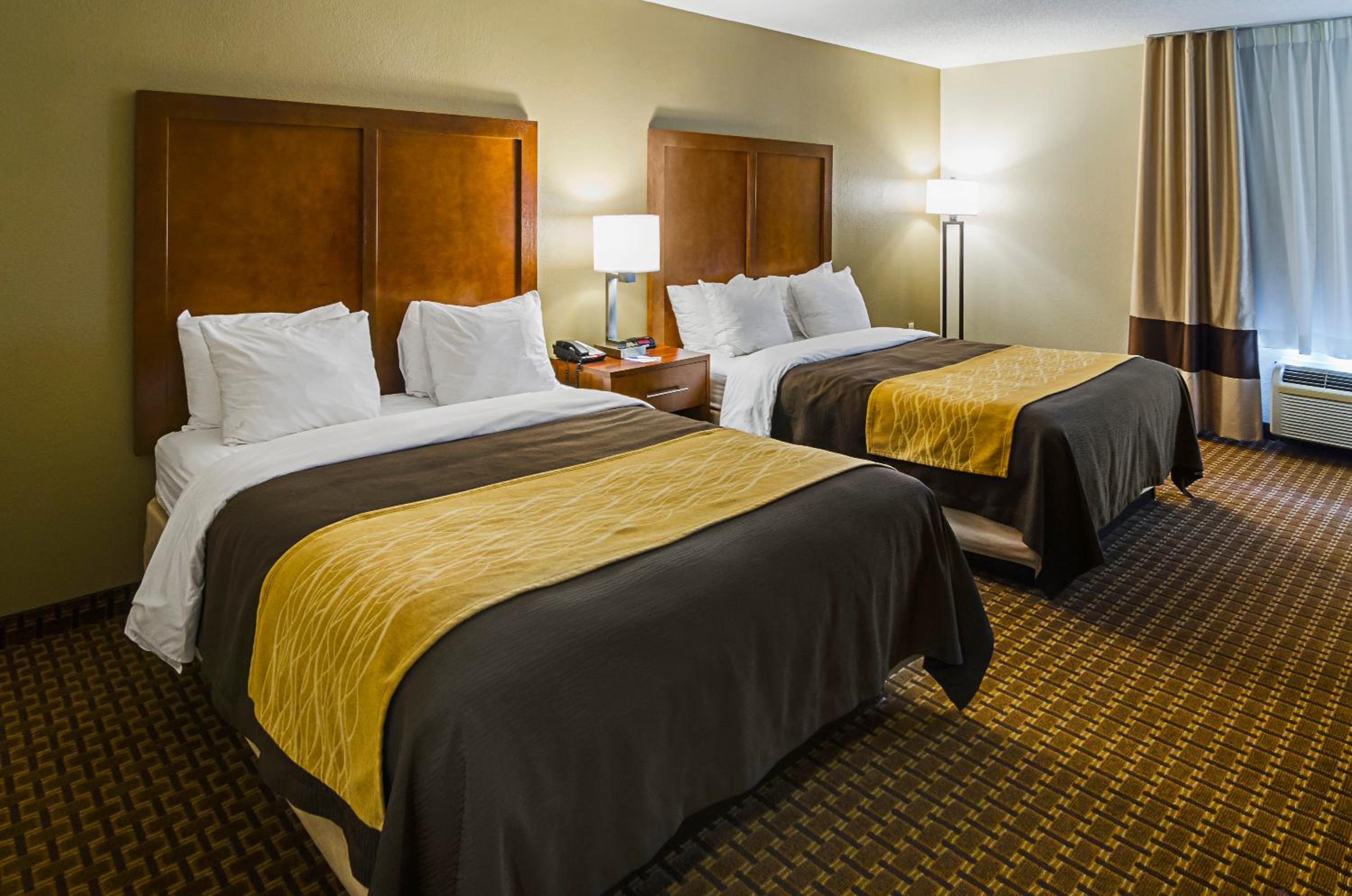 Queen Room with Two Queen Beds - Non-Smoking - Photo 1