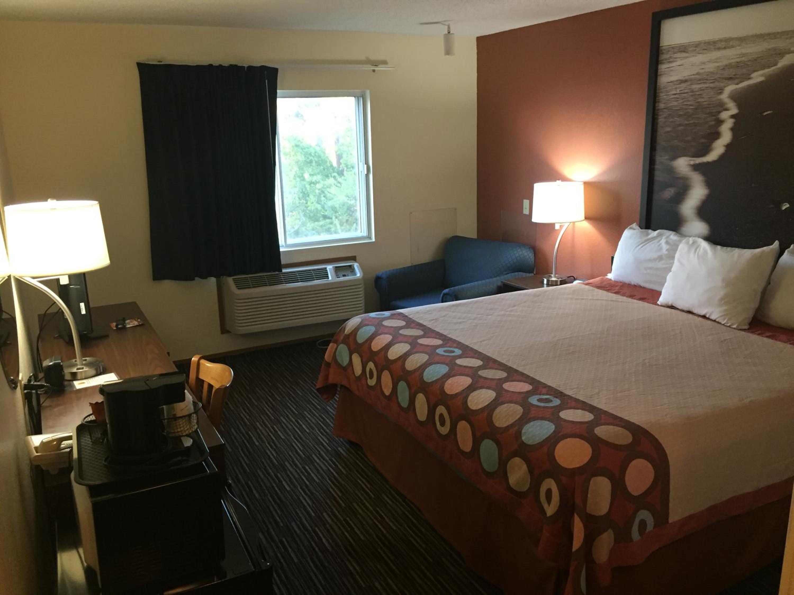 King Room - Non-Smoking - Photo 4