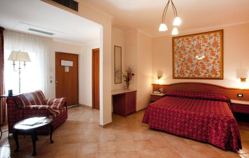 Family Room (2 Adults + 2 Children)