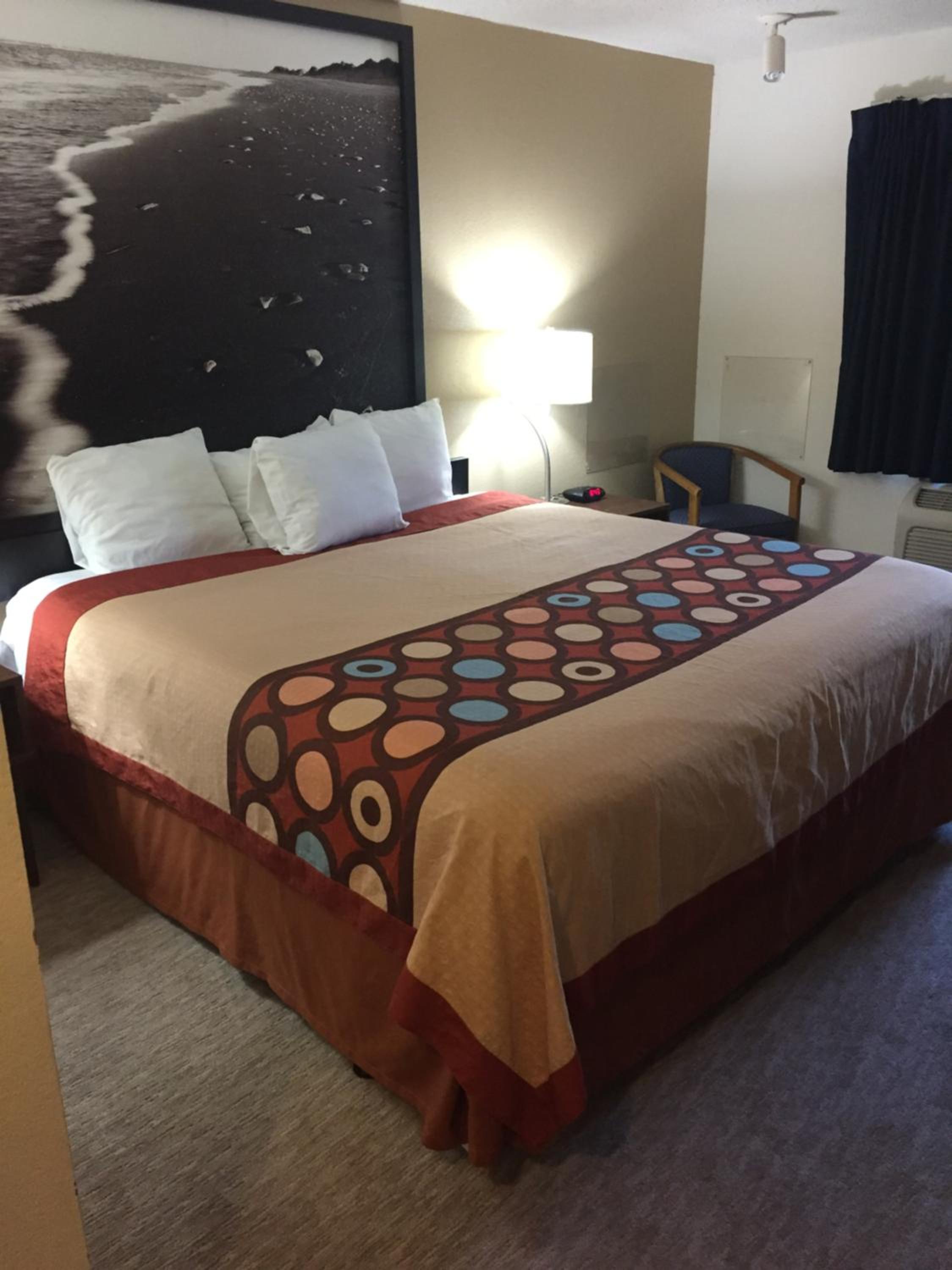King Room with Roll-In Shower - Mobility/Hearing Accessible - Non-Smoking - Photo 1