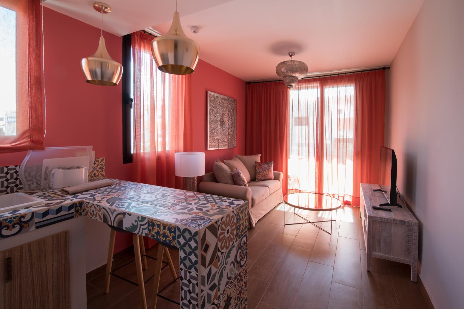 Deluxe Apartment with Balcony - Photo 21