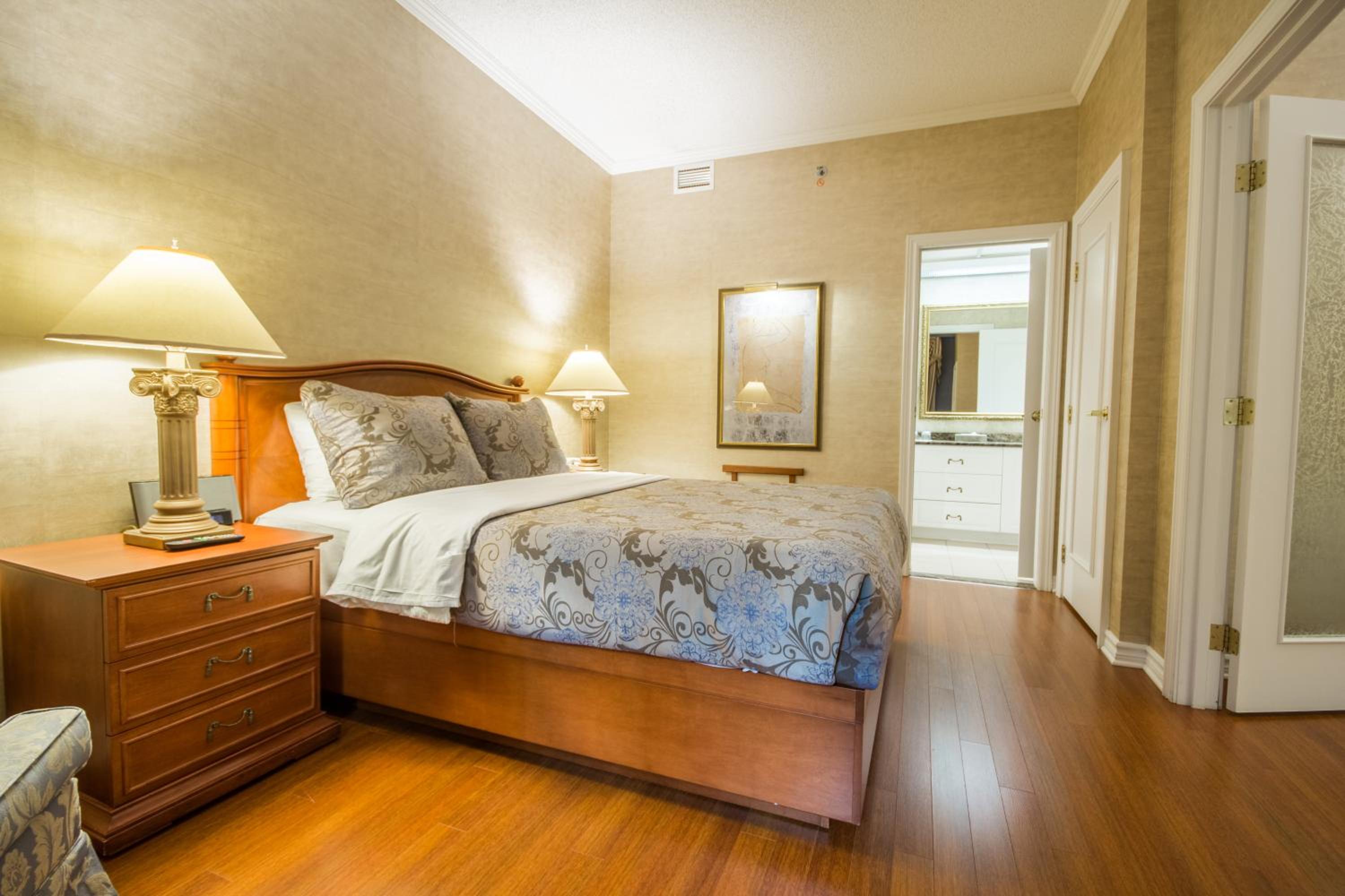 Suite, 1 Queen Bed and Sofa-Bed (Interior)
