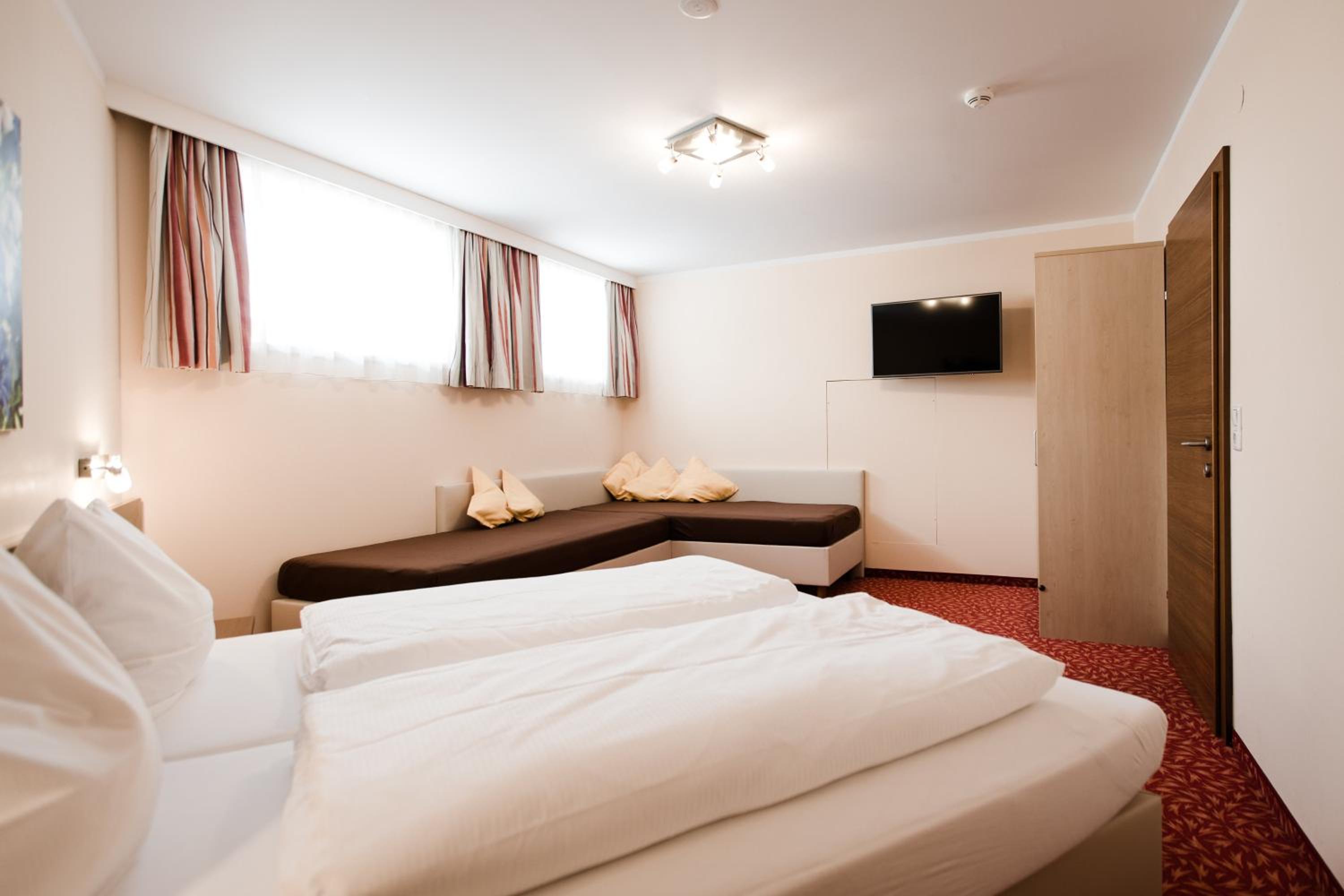 Apartment (6 Adults) - Photo 4