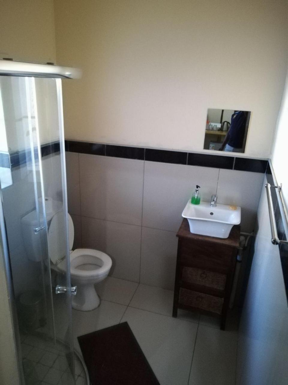 Twin Room with Shower photo 3