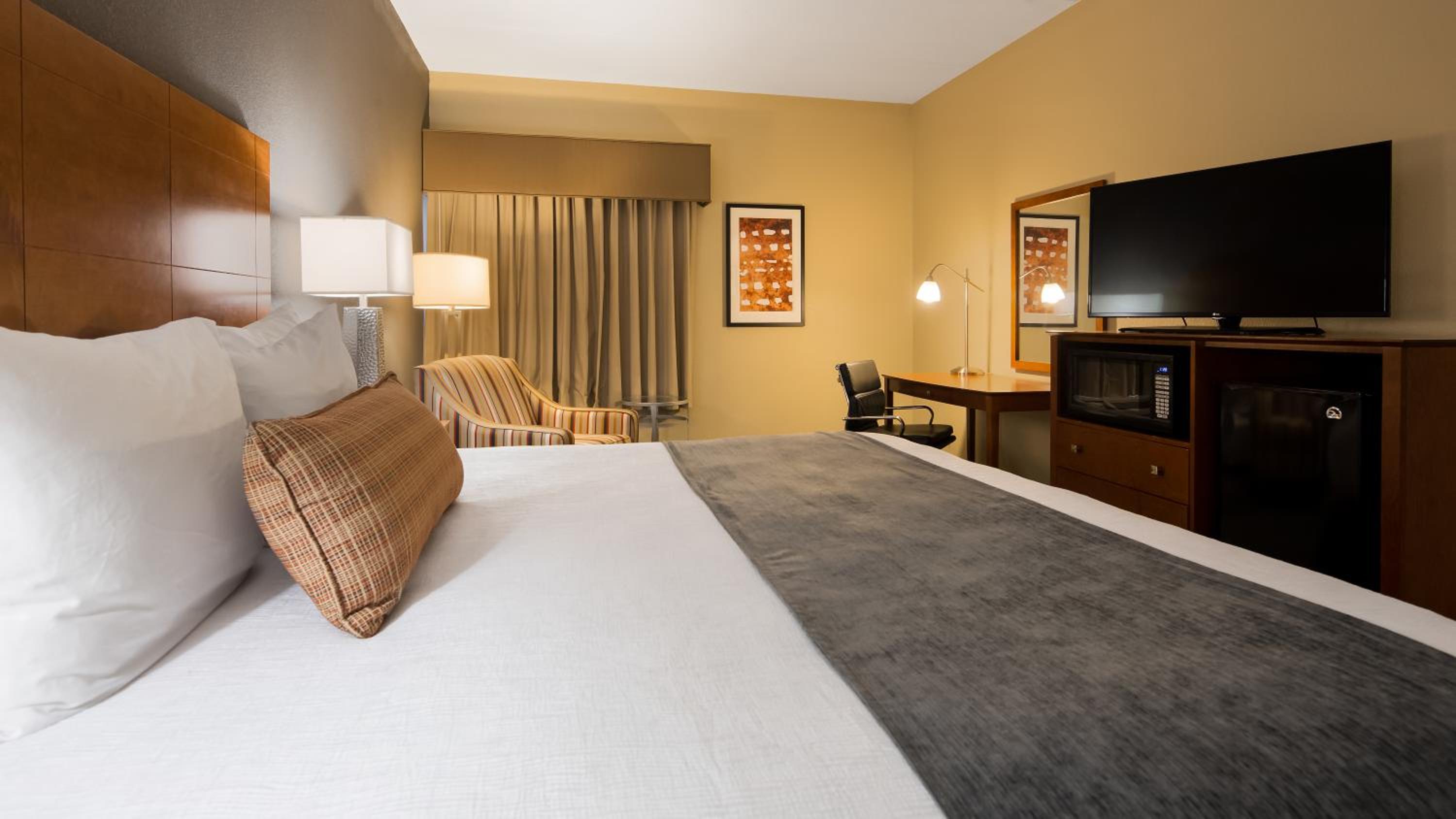 King Room - Non-Smoking - Photo 2