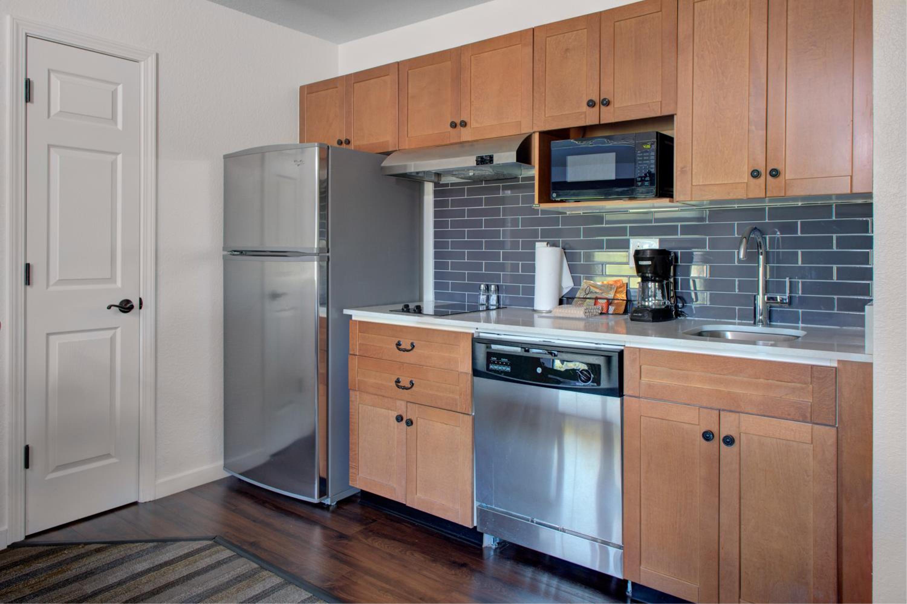 One-Bedroom King Suite - Photo 7