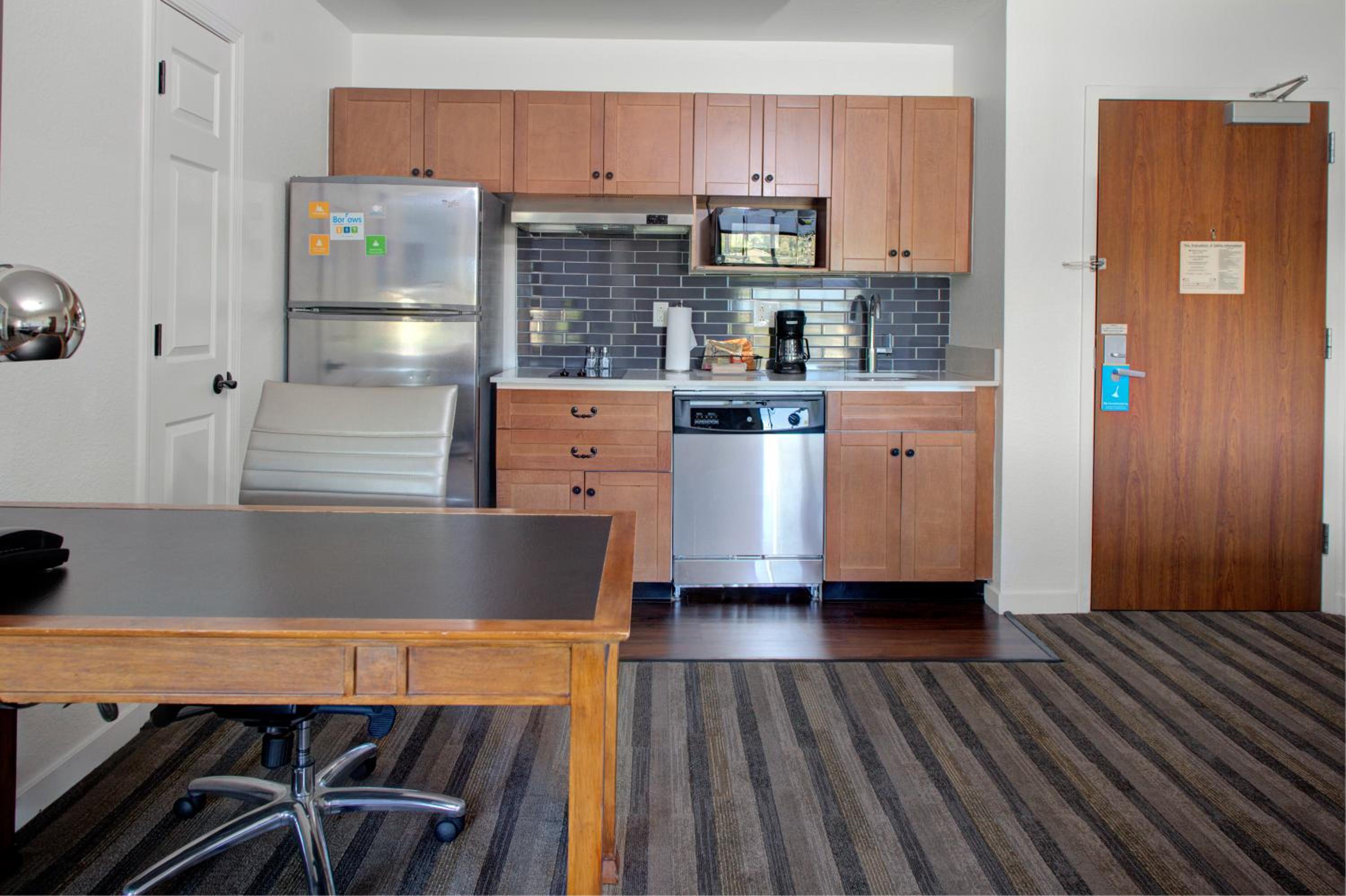 One-Bedroom King Suite - Photo 6