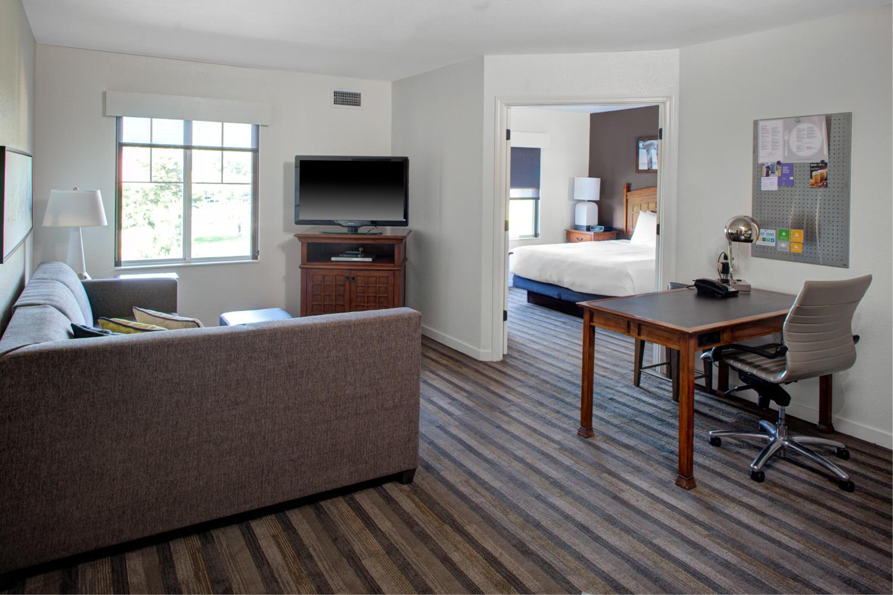 One-Bedroom King Suite - Photo 3