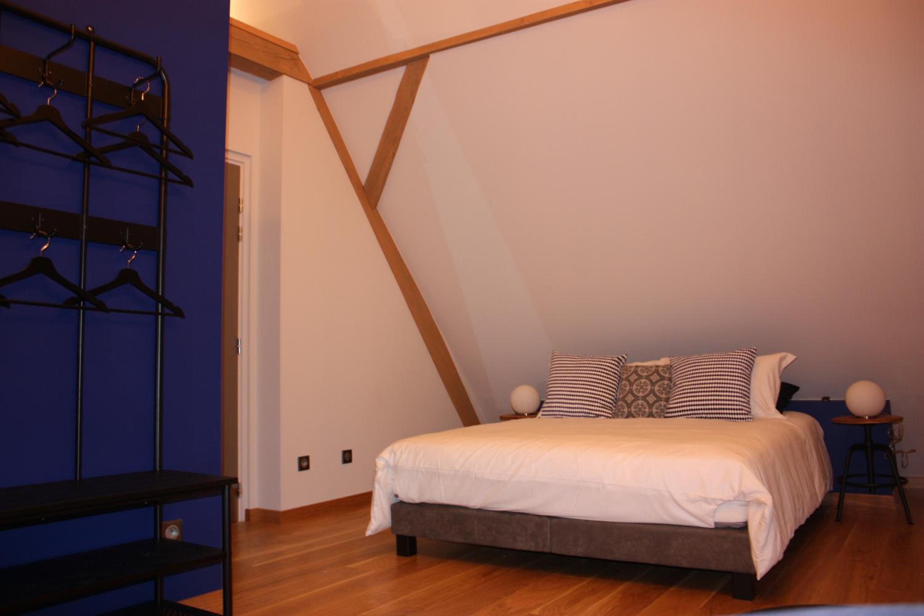 Deluxe Double Room with Bath - Photo 1