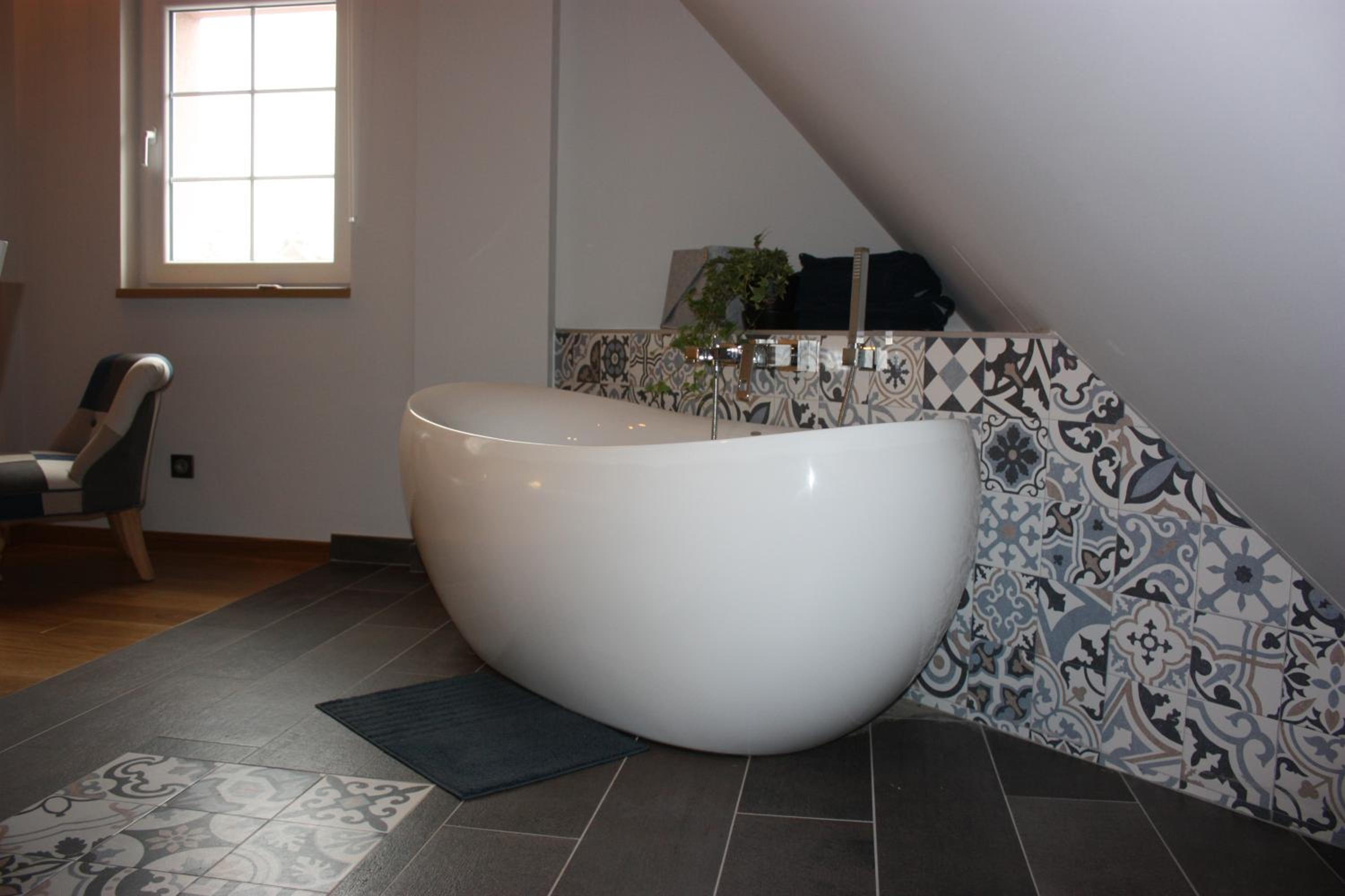 Deluxe Double Room with Bath - Photo 3