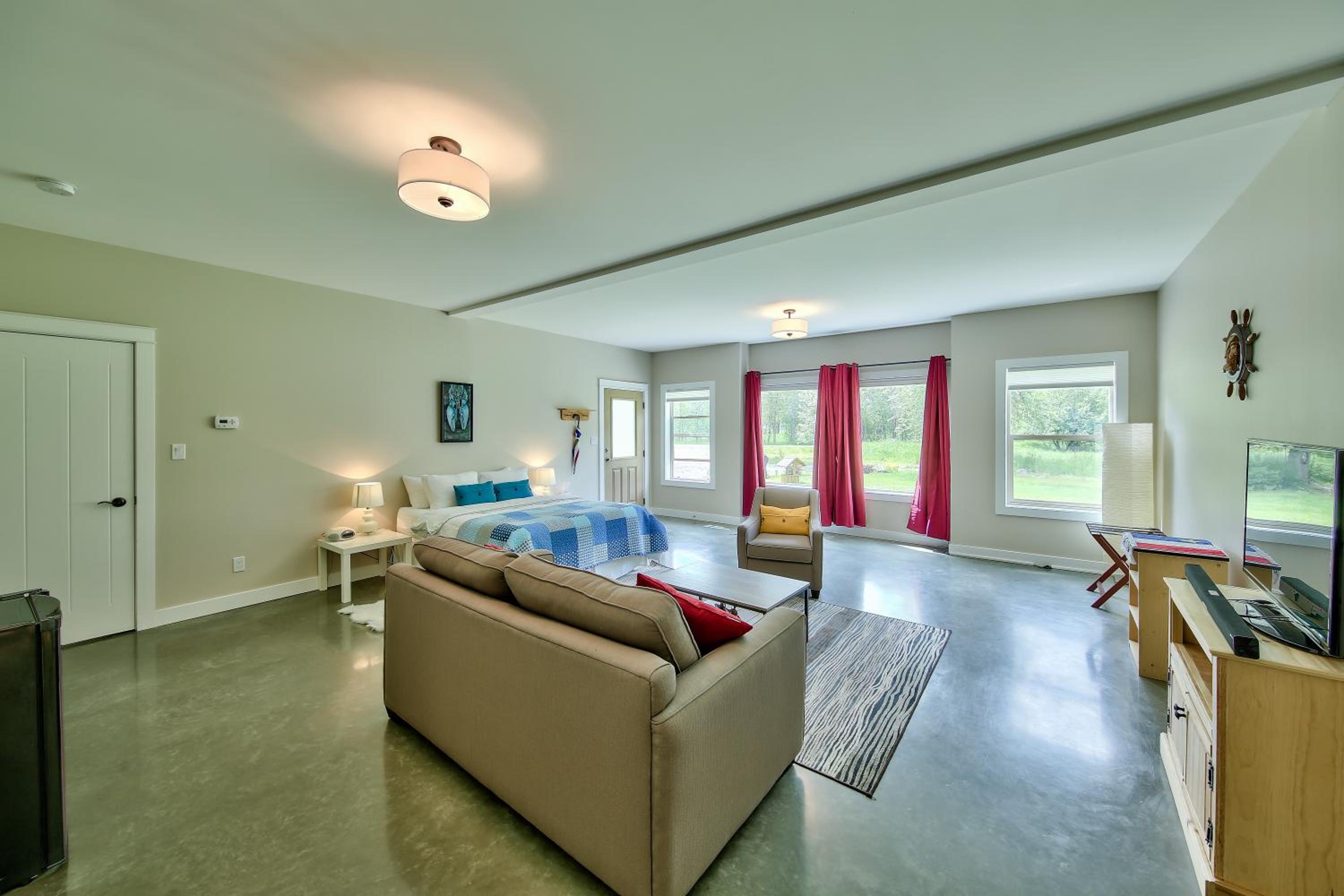 Family Room photo 3