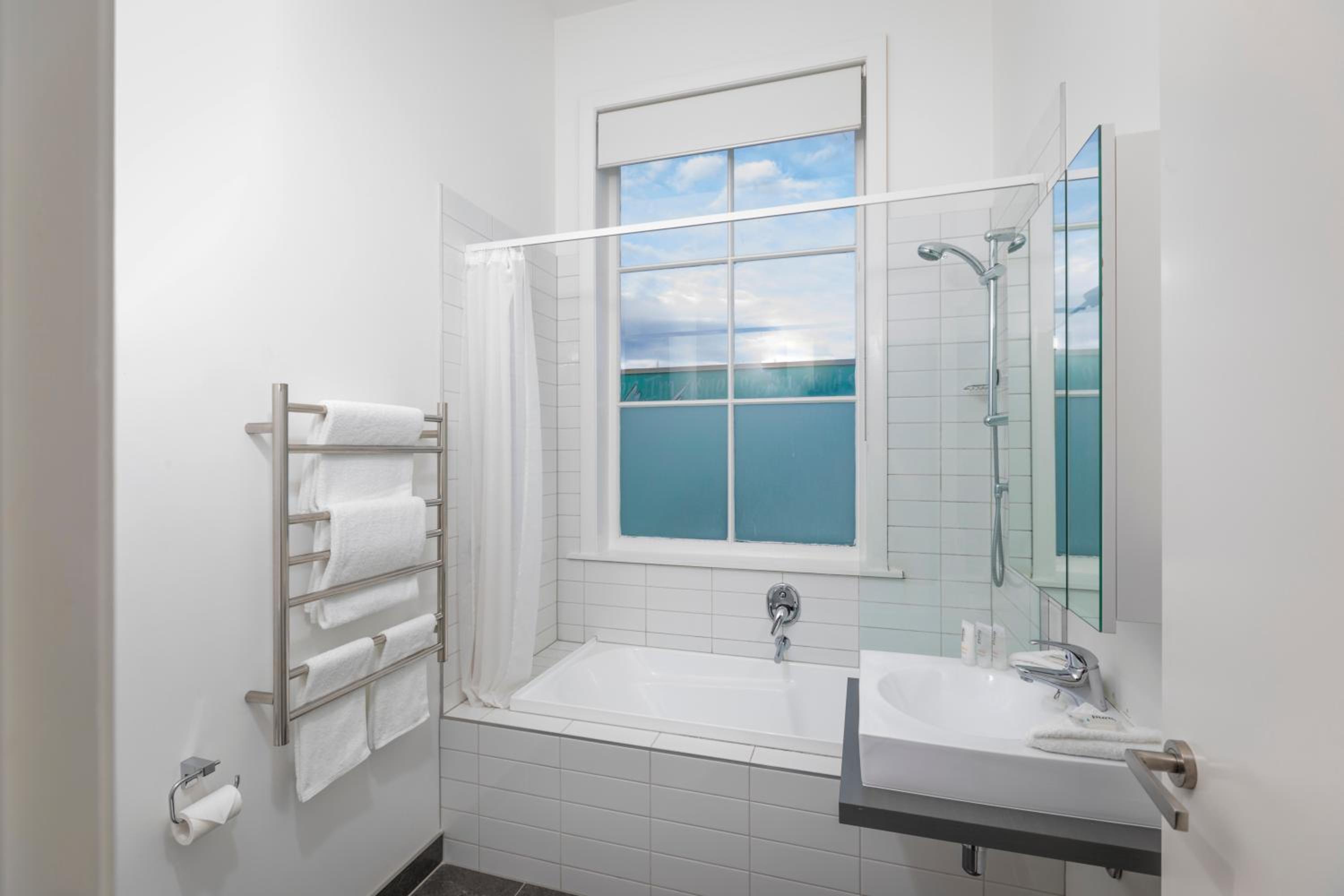 One-Bedroom Apartment - Photo 3