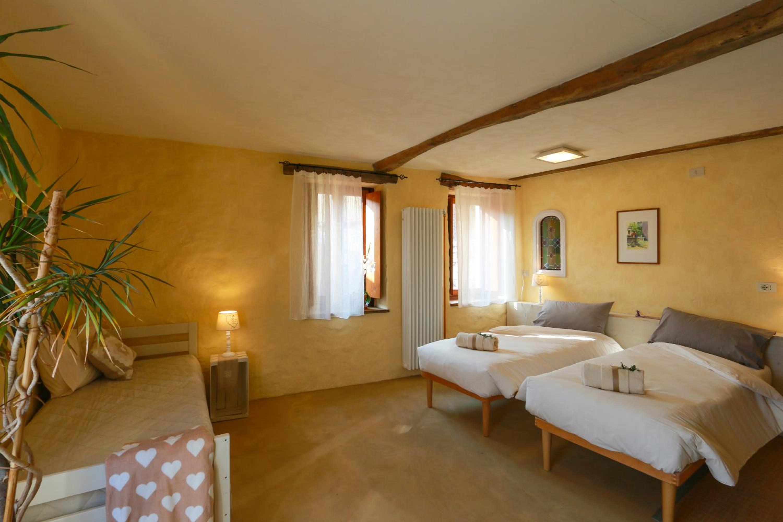 Family Room with Private Bathroom - Photo 8