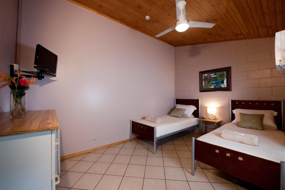 Economy Twin Room photo 2