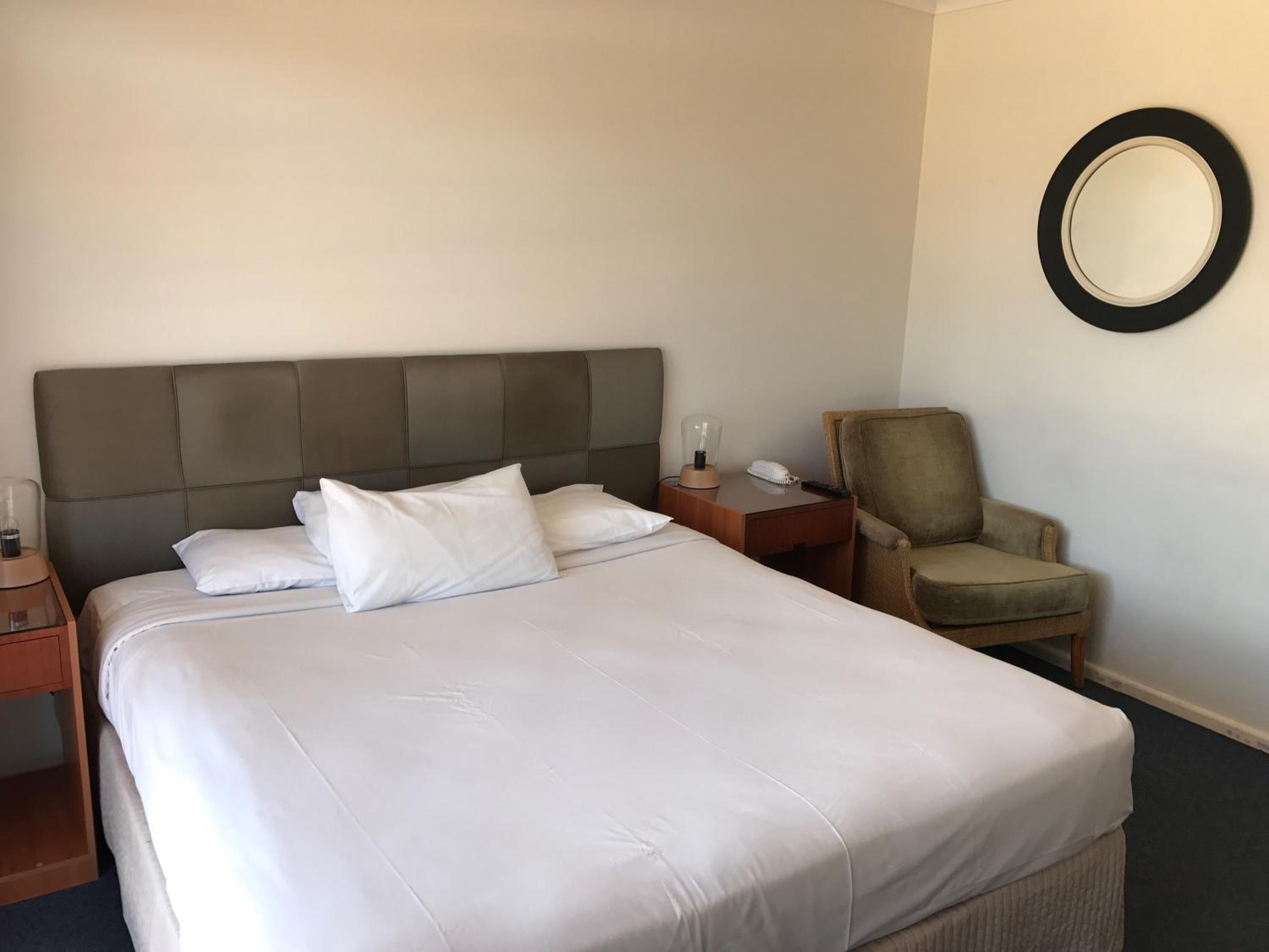 Standard King Room - Not Pet Friendly  photo 1