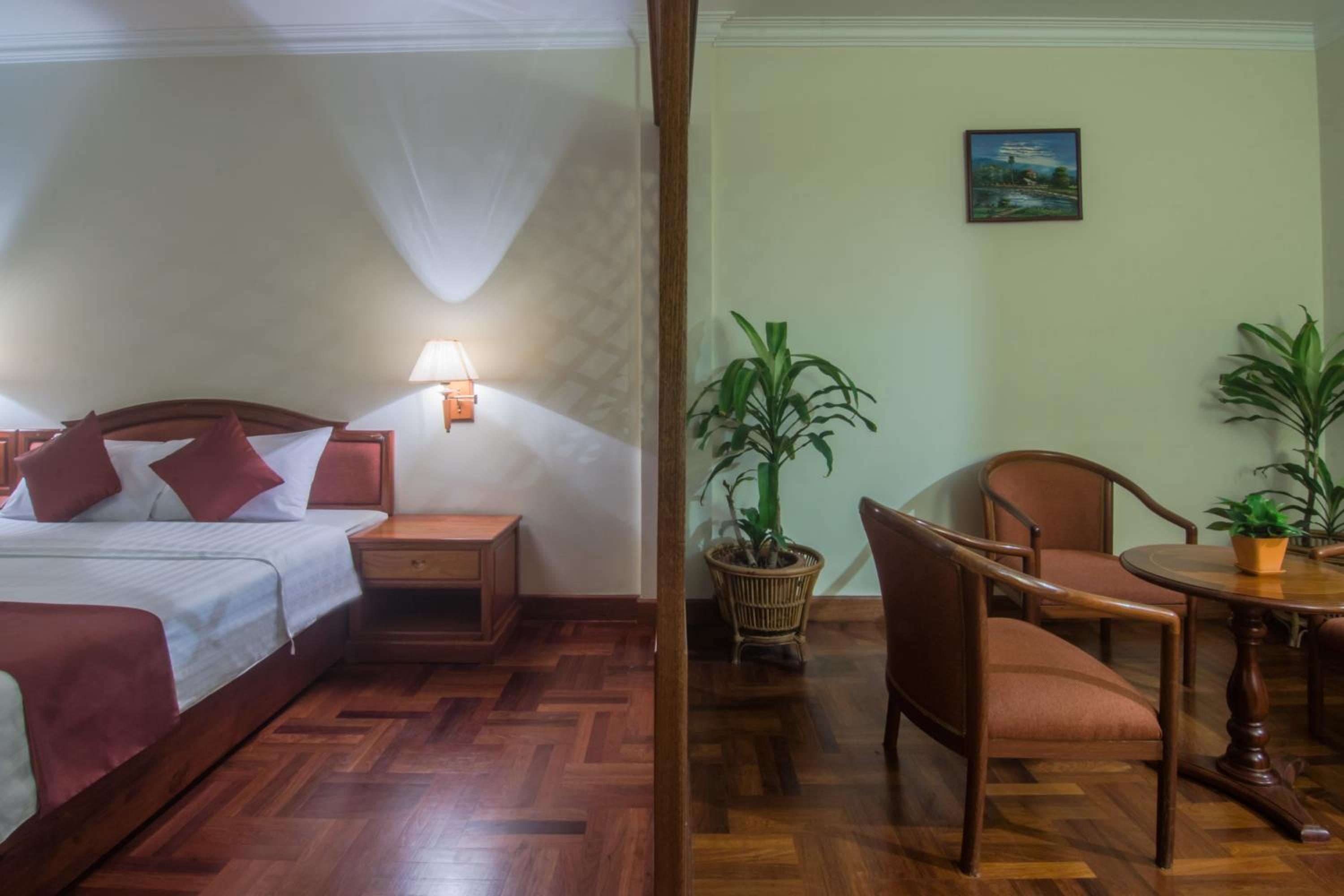 Deluxe Double Room - Photo 9