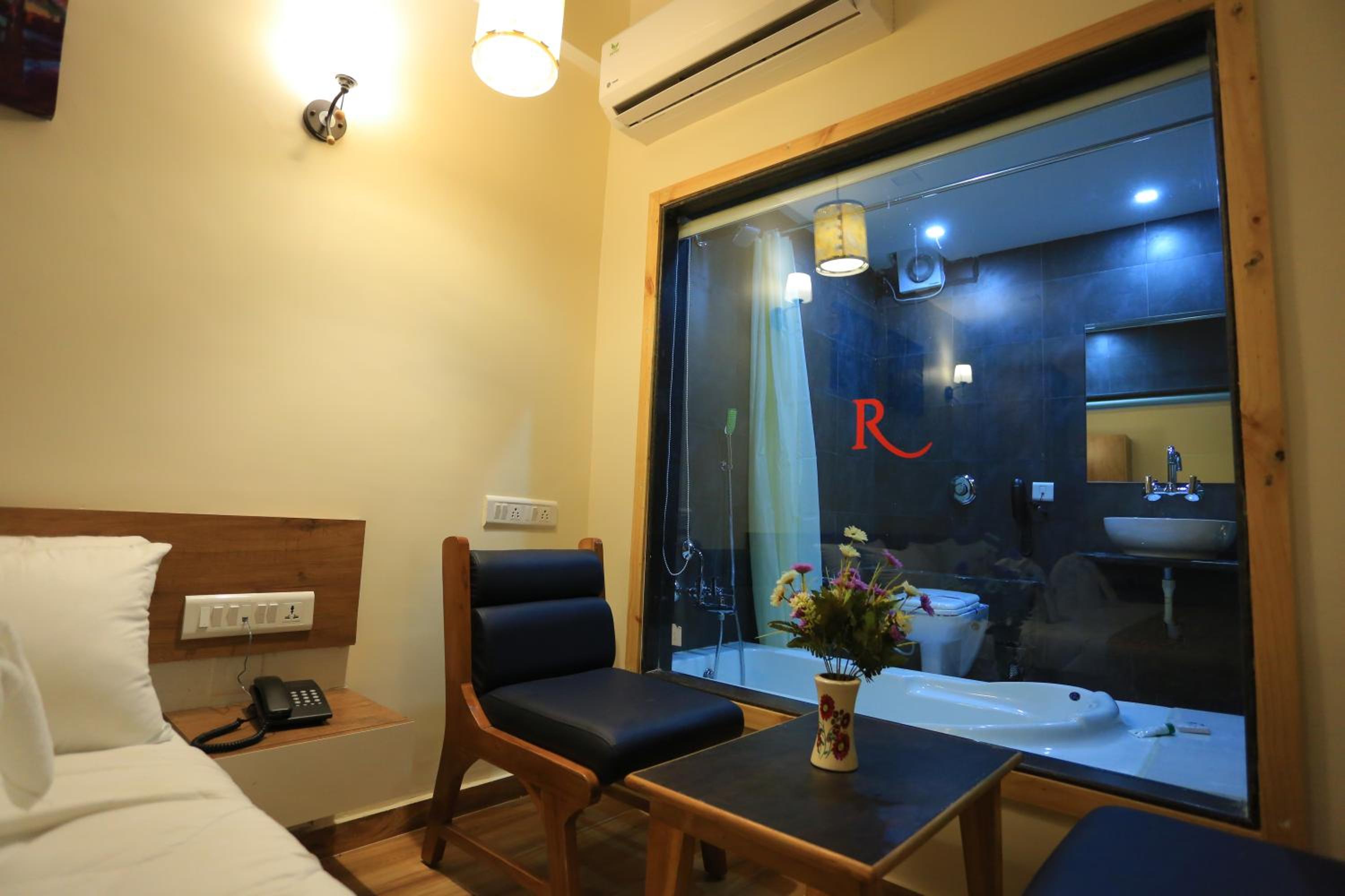 Superior King Room photo 3