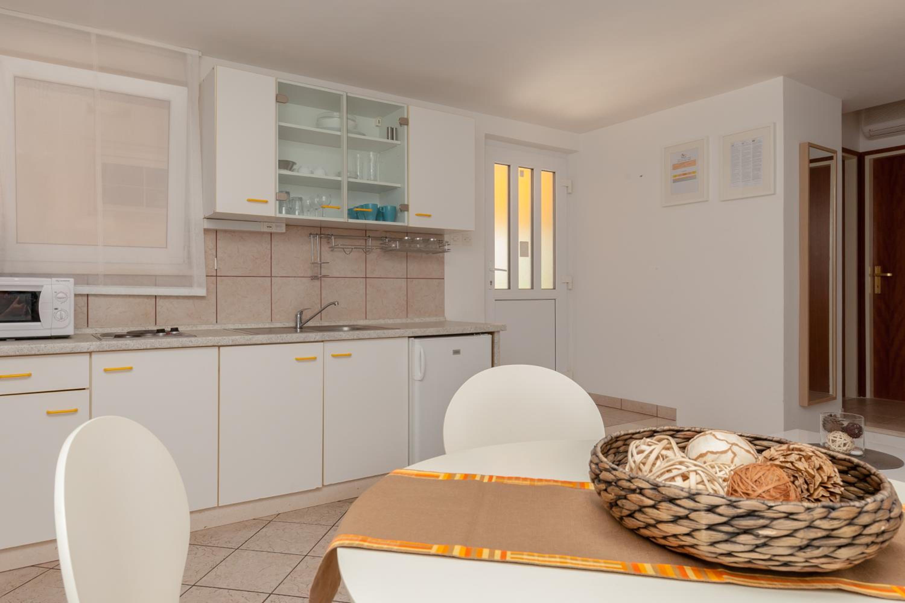 Apartment with Terrace and Grill  photo 2