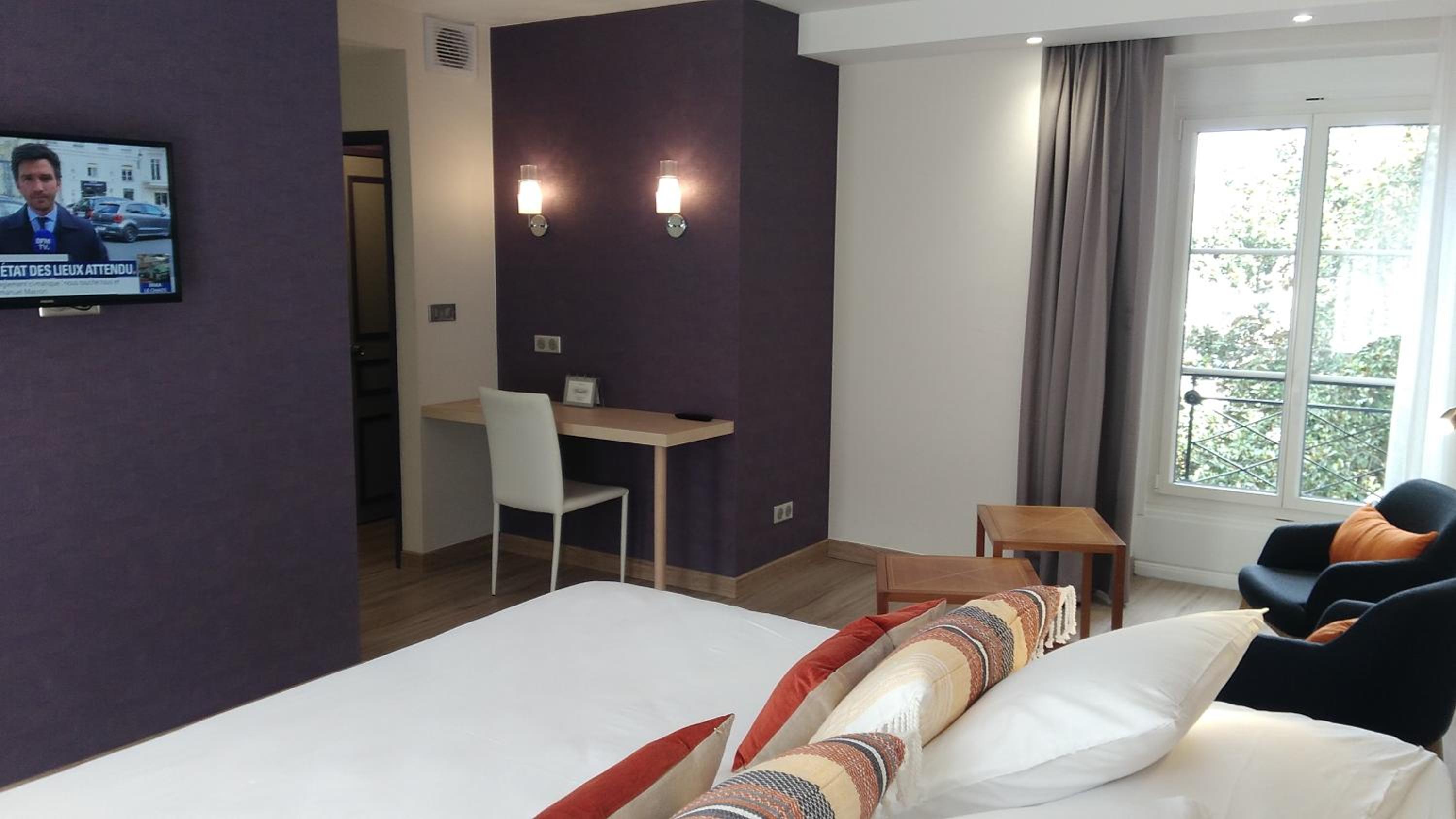 Suite - Photo 1