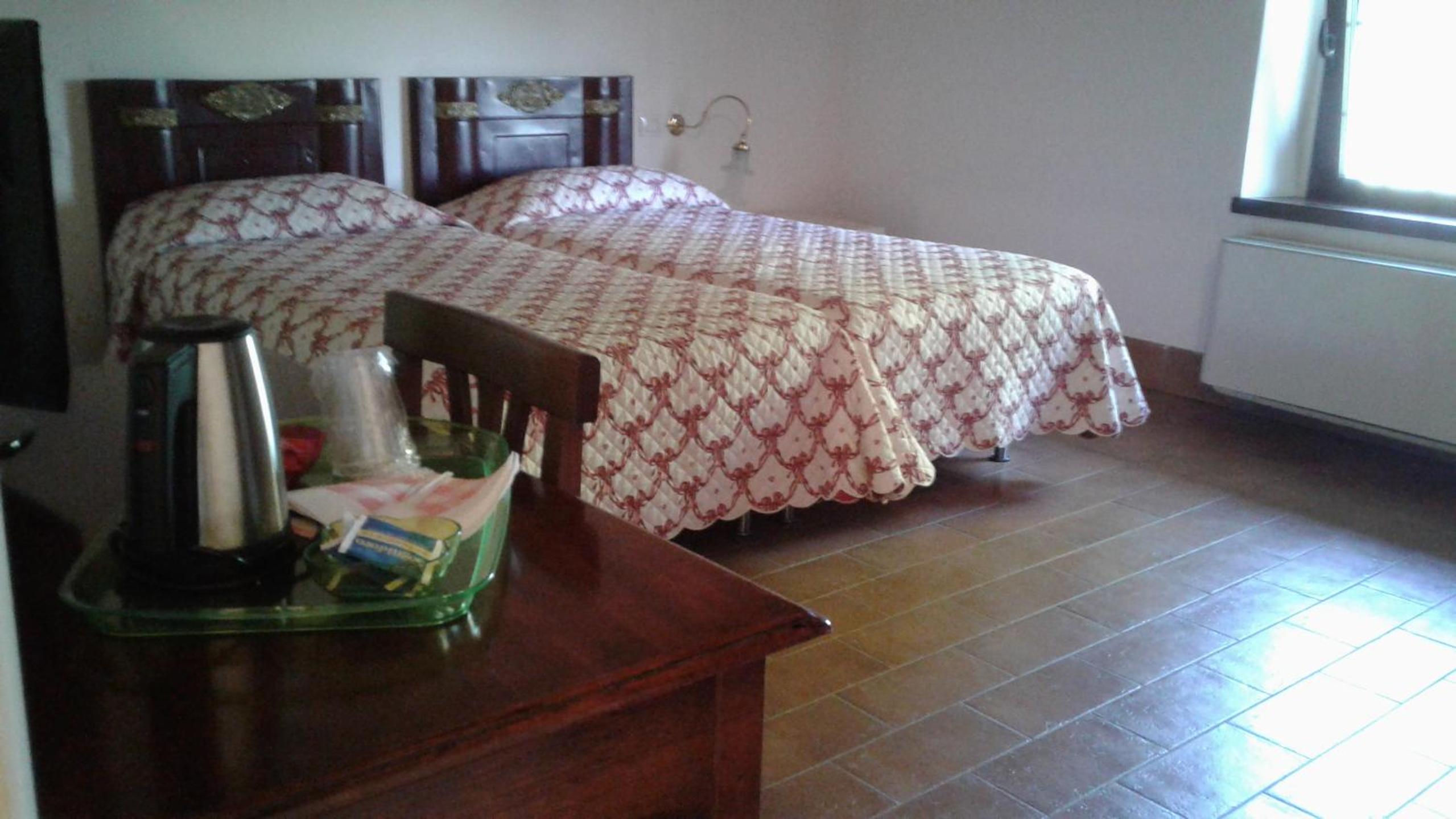 Twin Room with Bathroom - Photo 4