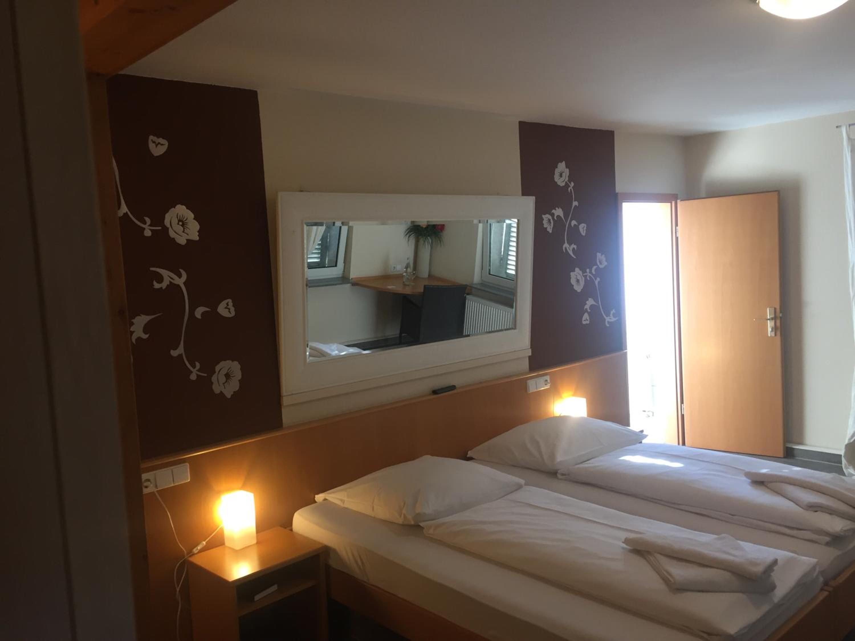 Economy Double Room - Photo 2